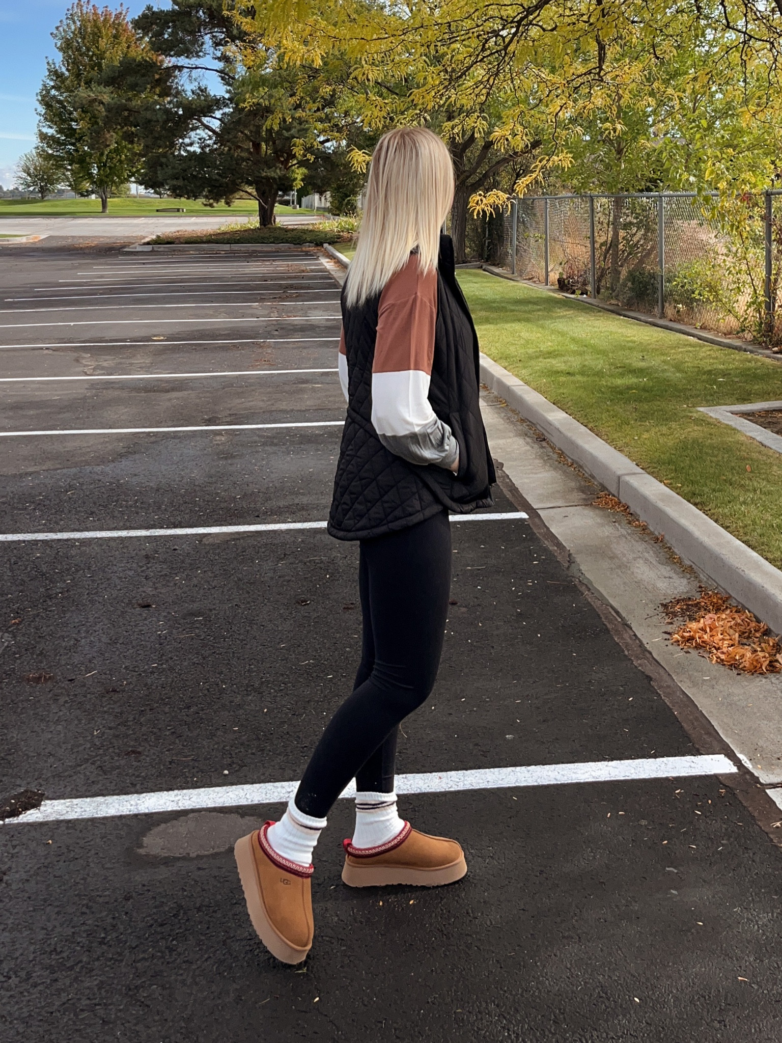 🧸🧦☁️

vest size xs
shirt size small
leggings size small
uggs size 7

#LTKSeasonal #LTKfindsunder100 #LTKstyletip