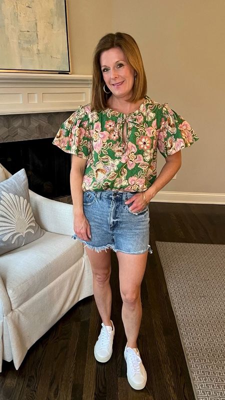 🌸Spring Capsule Styled Looks🌸

Day 27 ~ Love the sweet and feminine look that SEB put together  featuring the matching set top and denim shorts in our capsule!

#LTKstyletip #LTKSeasonal #LTKtravel