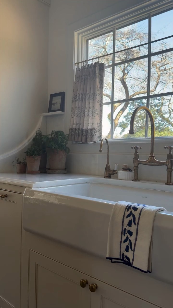 The easiest way to add layers of warmth in the kitchen is through textiles and woods. A bonus? They add so much function. I’m loving these new finds from @etuhome that simply bring new life to the space 🤍

Comment SHOP below to receive a DM with the link to this post on my LTK ⬇ https://liketk.it/5ZmXC

#classichomedecor #kitchendecor #cottagekitchen #kitchenstyling #neutralkitchen