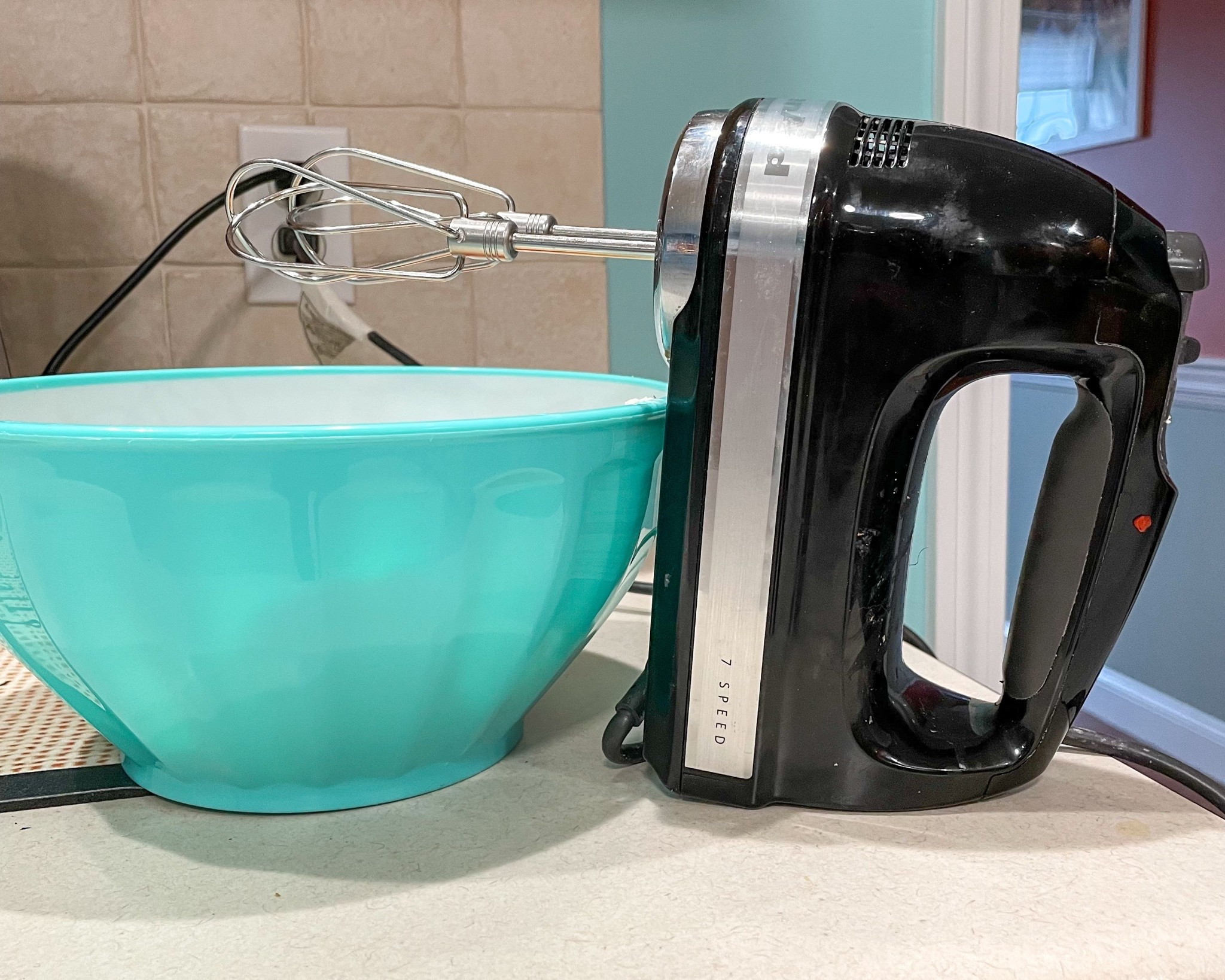 25% off Amazon Kitchen Aid Hand Mixer. I’ve had this for 8 years. Hands down best hand mixer . You’re welcome. 😃
#LTKHome
	•	#LTKKitchen
	•	#LTKFinds
	•	#LTKAmazonFinds
	•	#LTKSale
	•	#LTKUnder50
	•	#LTKHomeFinds

	•	#KitchenEssentials
	•	#BakingEssentials
	•	#KitchenGadgets
	•	#BakingTools
	•	#HomeCooksOfInstagram
	•	#BakingAtHome
	•	#AmazonKitchenFinds
	•	#KitchenMustHaves
	•	#BakingMustHaves
	•	#CookingTools
	•	#KitchenFavorites
	•	#HomeKitchenStyle
	•	#BakingMadeEasy
	•	#KitchenSetup
	•	#CountertopFinds

	•	kitchen essentials
	•	baking essentials
	•	baking tools must haves
	•	electric hand mixer
	•	turquoise mixing bowl
	•	beginner baking tools
	•	kitchen gadgets for home cooks
	•	affordable kitchen finds
	•	Amazon kitchen favorites
	•	countertop baking setup
	•	cooking tools you need
	•	meal prep tools
	•	baking starter kit
	•	kitchen must haves 2025
	•	home baking supplies



#LTKHoliday #LTKGiftGuide #LTKCyberWeek