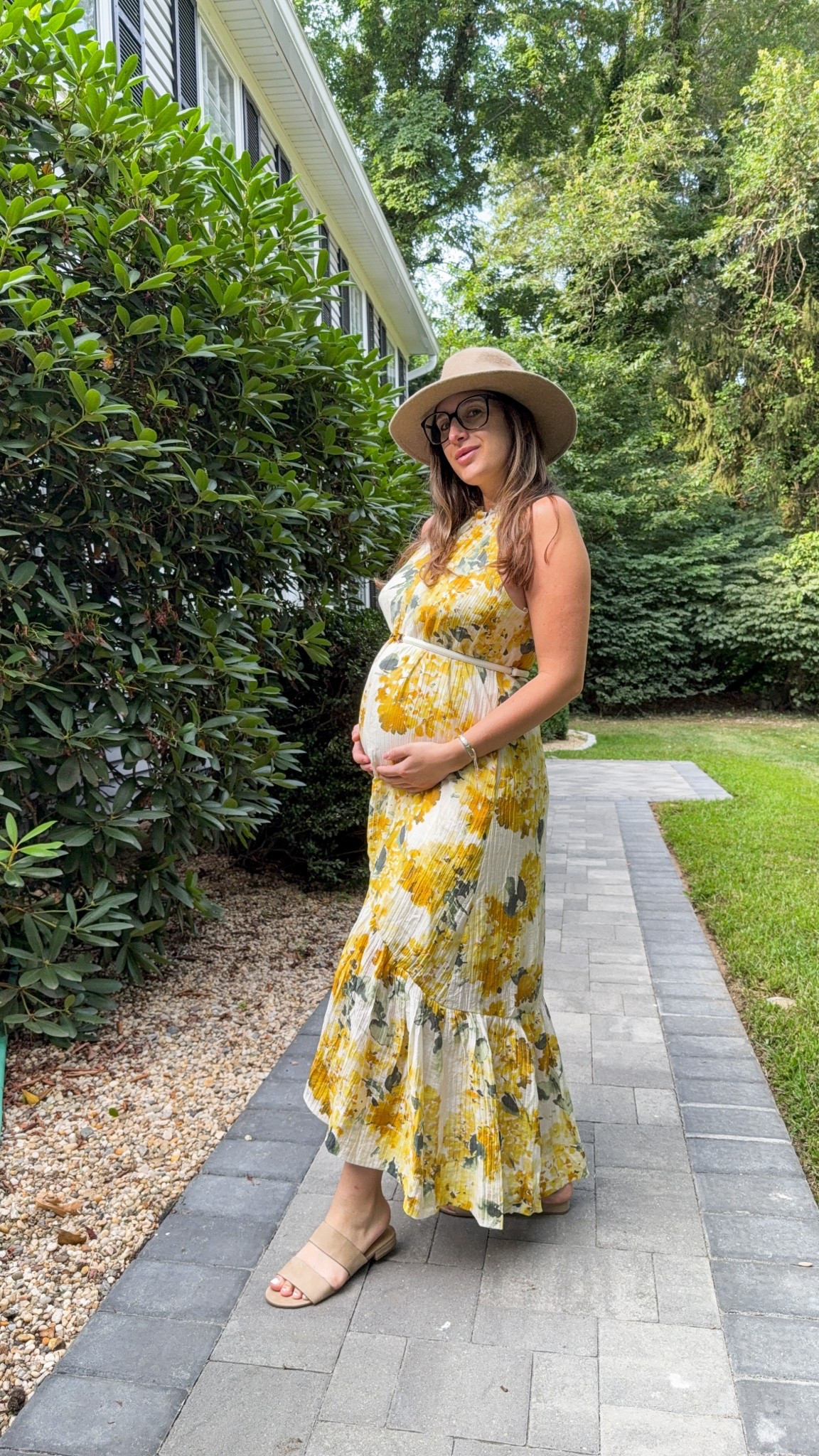 A #nsale dress you don’t want to miss shopping while it’s on sale! 
-
This @socialiteclothing dress is so pretty for any event you have coming up and it’s under $100. I took a size large for a bump-friendly fit too! Shop here:
-


#LTKBump #LTKSaleAlert #LTKFindsUnder100