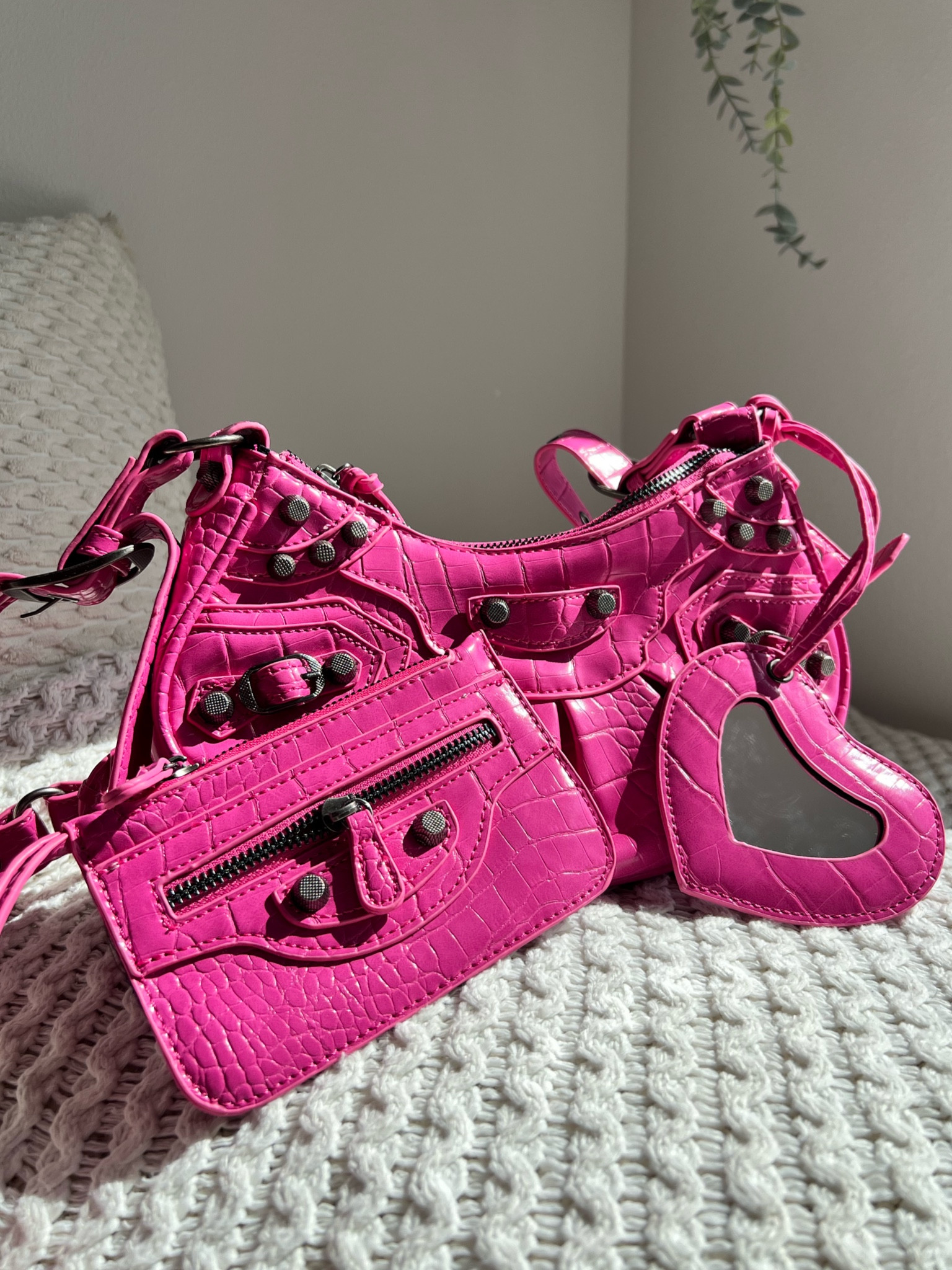 balenciaga le cagole hot pink shoulder bag ♡︎

#LTKFindsUnder50 #LTKItBag #LTKBeauty