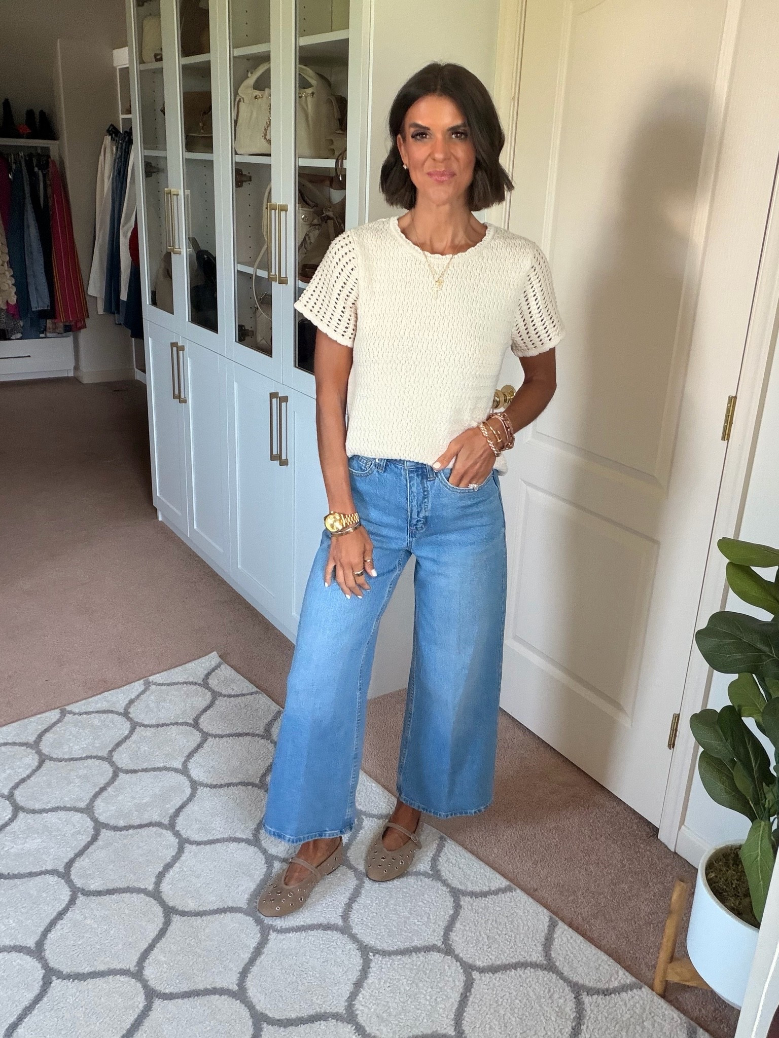 New Walmart top, size xs 
Size 0 in jeans

#LTKSaleAlert #LTKootd #LTKSeasonal
