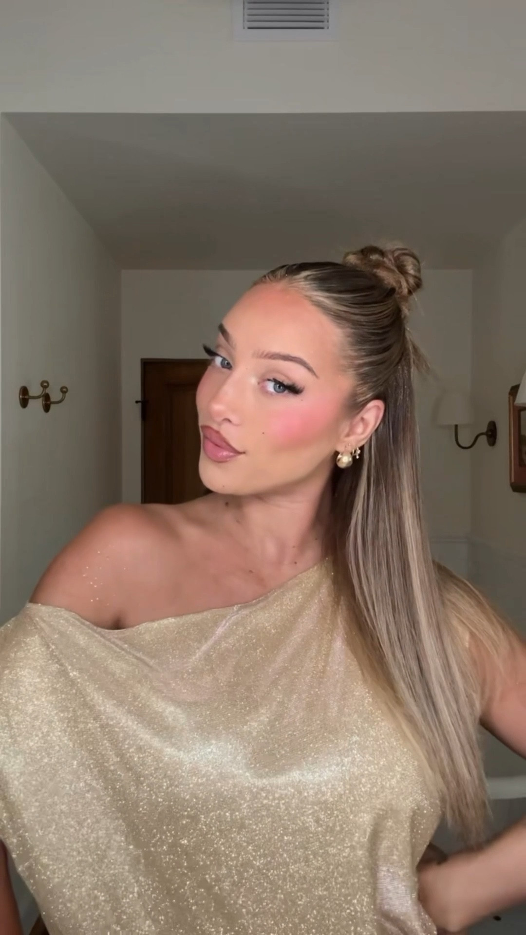 I’m loving the new gold glitter slay from Eva NYC for sparkle season this year! ✨

#LTKBeauty #LTKHoliday #LTKGiftGuide