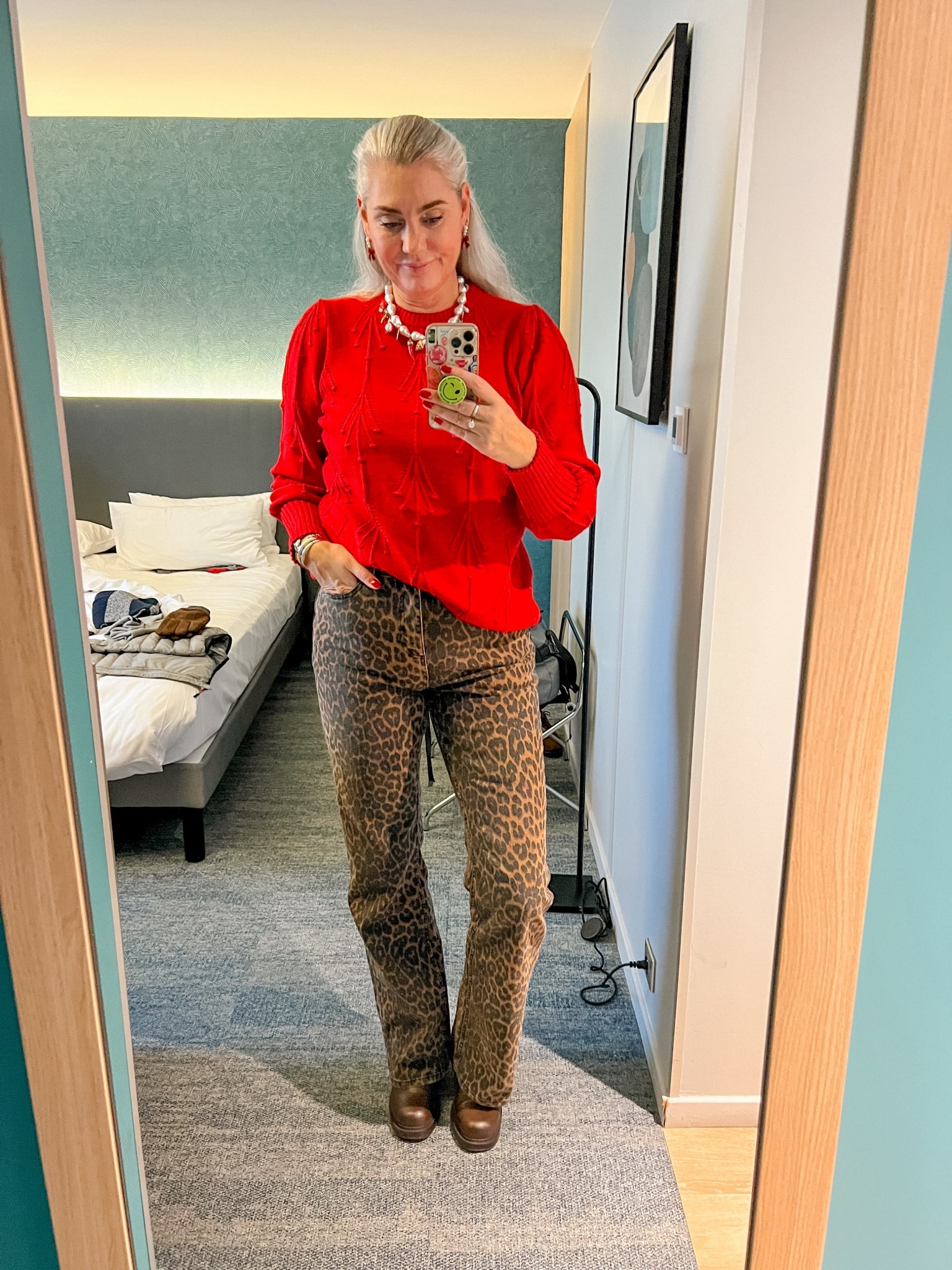OOTD - Maandag. Stevig wit t-shirt van supima katoen (L), gebreide rode trui (L, https://ms-mode-nl.mtpc.se/5827243), bruine leopard bootcut jeans (L/36” https://most-wanted-nl.mtpc.se/5827968), parel bedelketting en bruine biker boots (https://most-wanted-nl.mtpc.se/5822413)



#LTKwinter #LTKeurope #LTKtravel