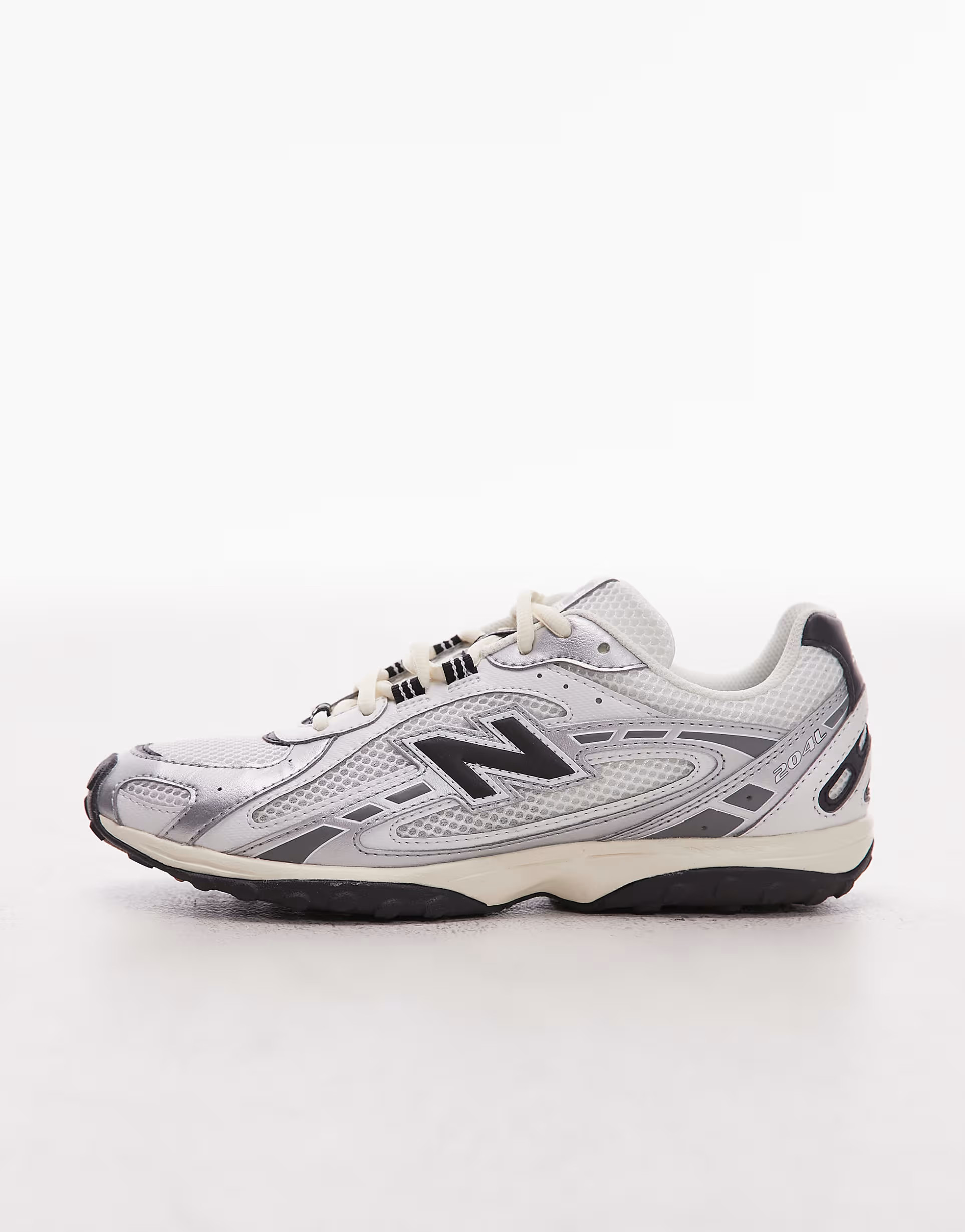 New Balance 204L unisex trainers in white and black | ASOS (Global)