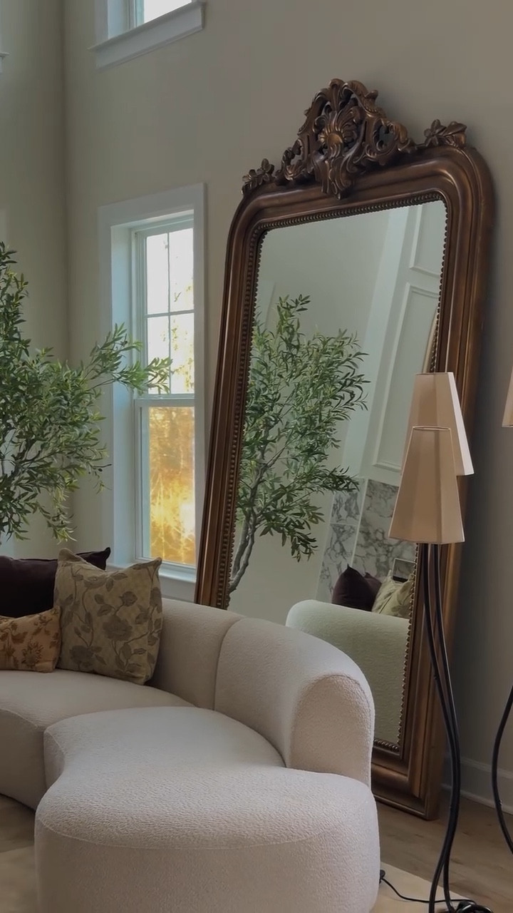 the kind of artist that’s slowly turning this builder grade house into a HOME 🏡🤎

 
#homereno #interiordesign #newhome #homedecorideas #dreamhome 

video inspo: @thehouseofemmaline 🫶🏼 

Intentional styling, home renovations, new build inspo, home decor, styling tips, transform your home, builder grade to custom home, vintage modern