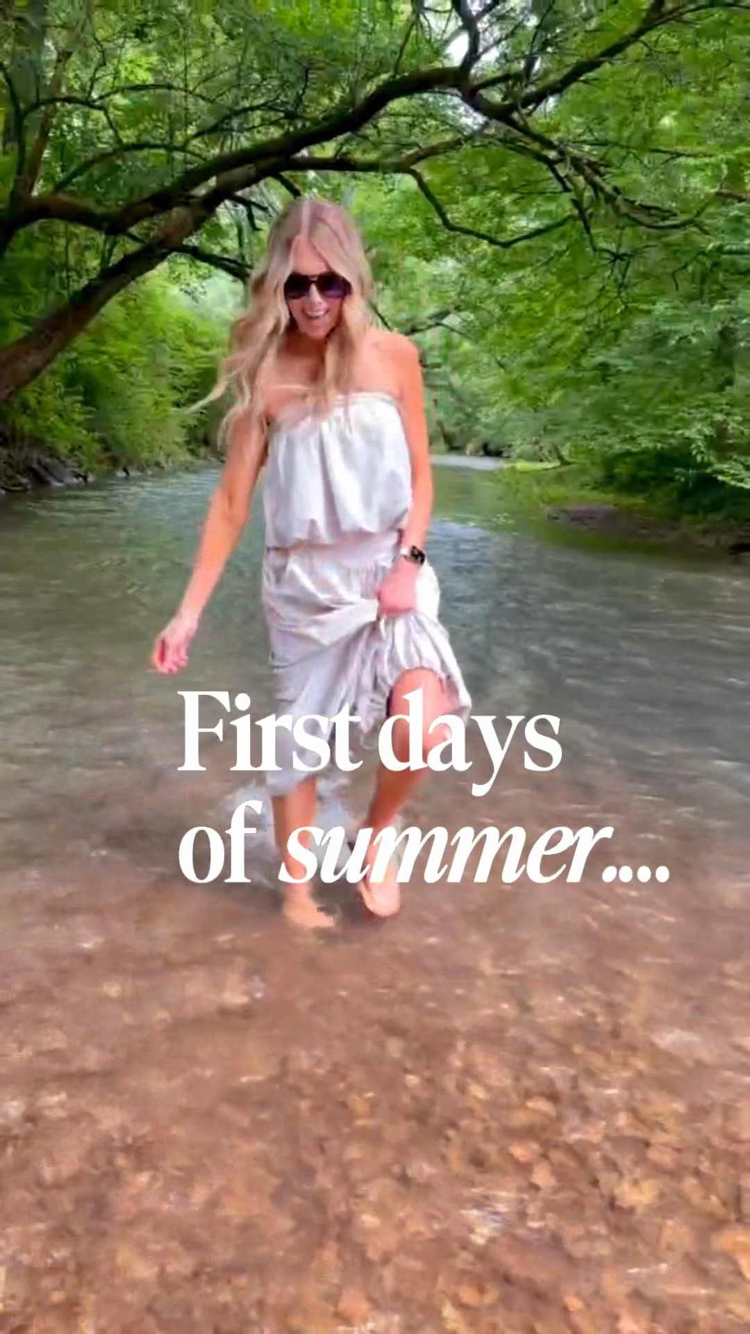 First days of summer..what are we wearing? For the moms juggling workouts, errands, carpools and everything in between, the FP Movement Double Bubble Set keeps up with real life and the high-waisted leggings are comfortable enough for all-day wear.  
#FPMovementPartner @fpmovement