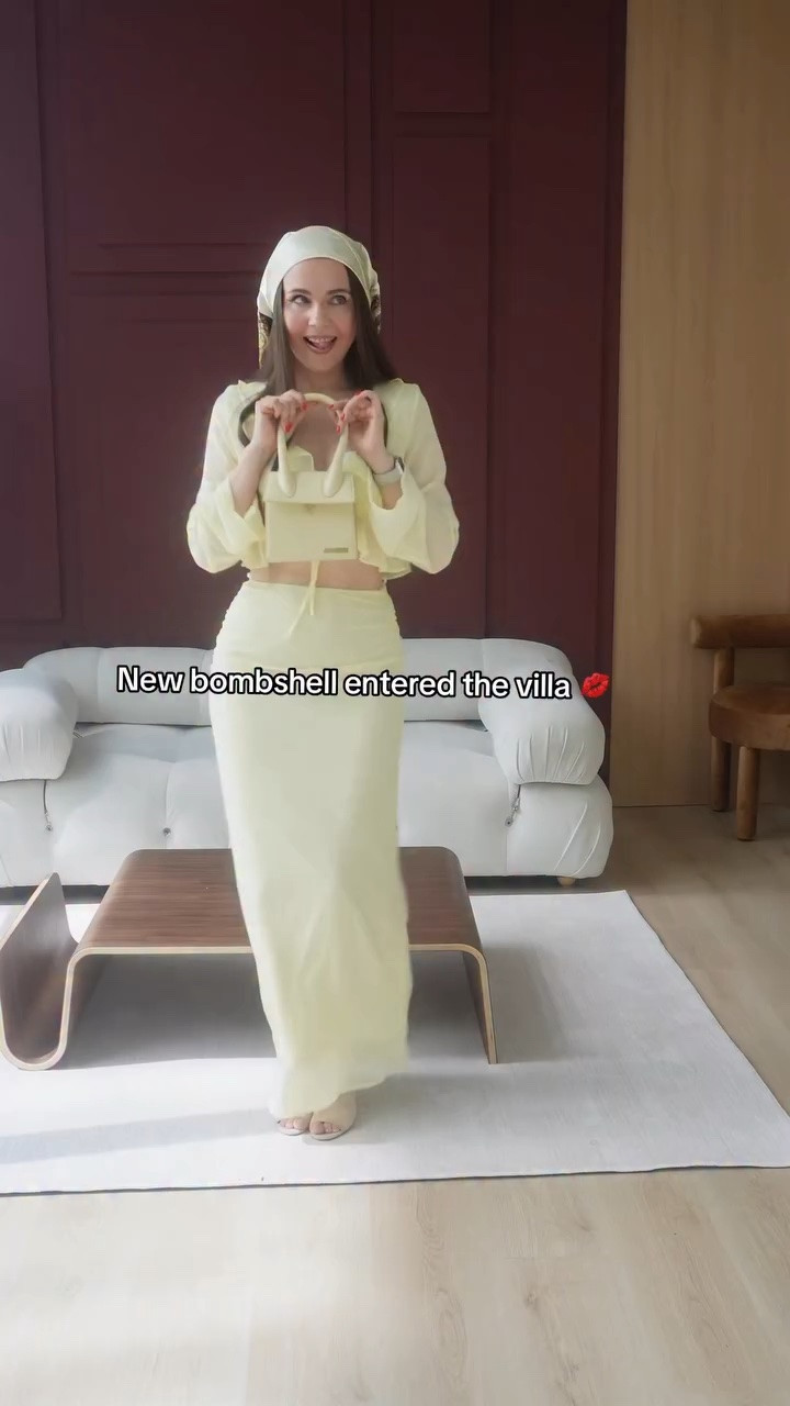 You hear “I’ve got a text!” and suddenly you’re the new bombshell entering the villa. 💋✨ #loveislandusa