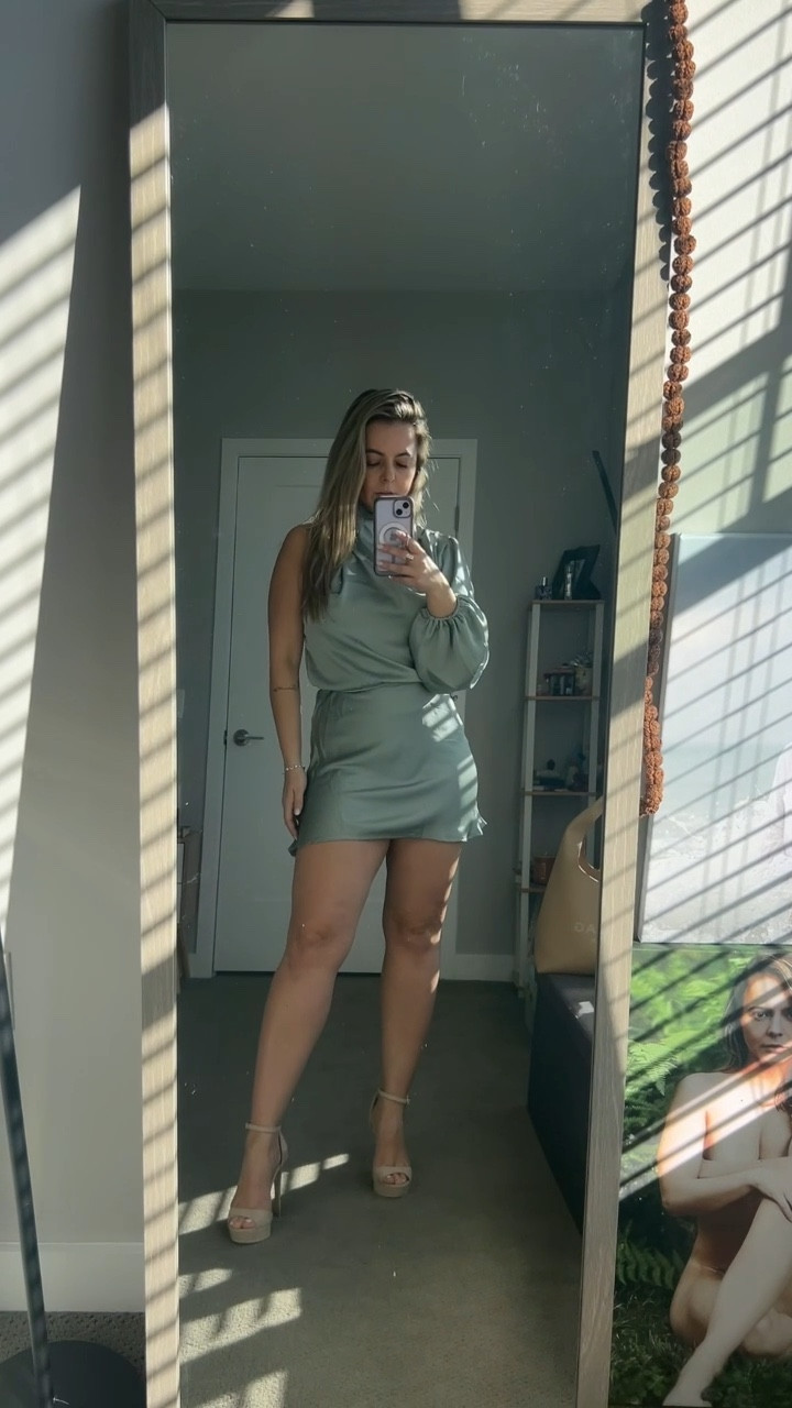 Holiday is coming and this dress comes in many colors like champanhe, black, red, green … 


#LTKParties #LTKHoliday #LTKFindsUnder50