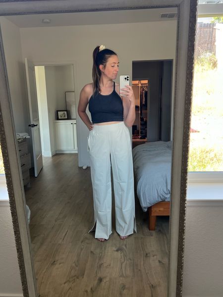 lululemon high rise wide leg. The light color (Bone) I sized up to size large. The pant is long, I’m 5’8 and they brush ground in bare feet 

#LTKFitness #LTKMidsize #LTKWorkwear