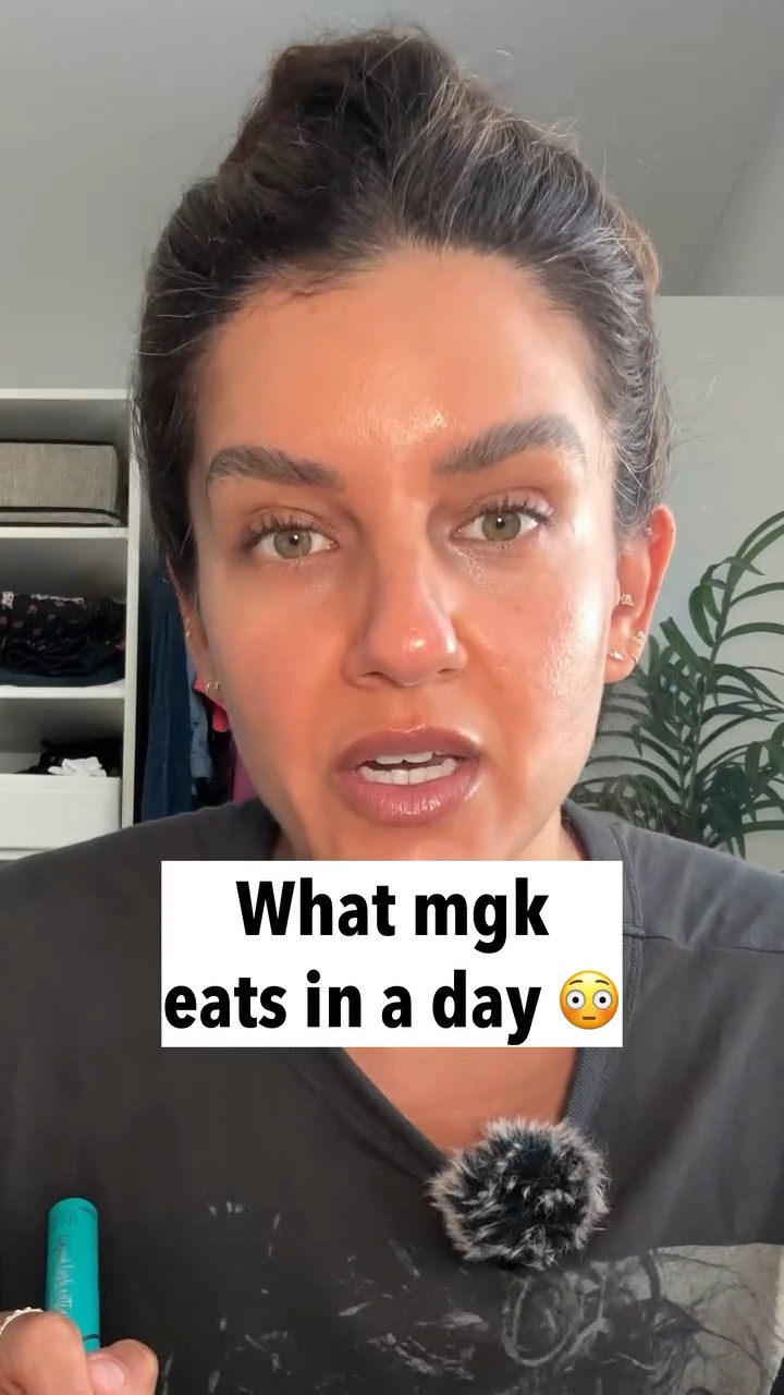What mgk eats in a day 🤦🏽‍♀️ ⚠️

#whatieatinaday #wieiad #healthylifestyle #personaltrainer

#LTKBeauty #LTKActive