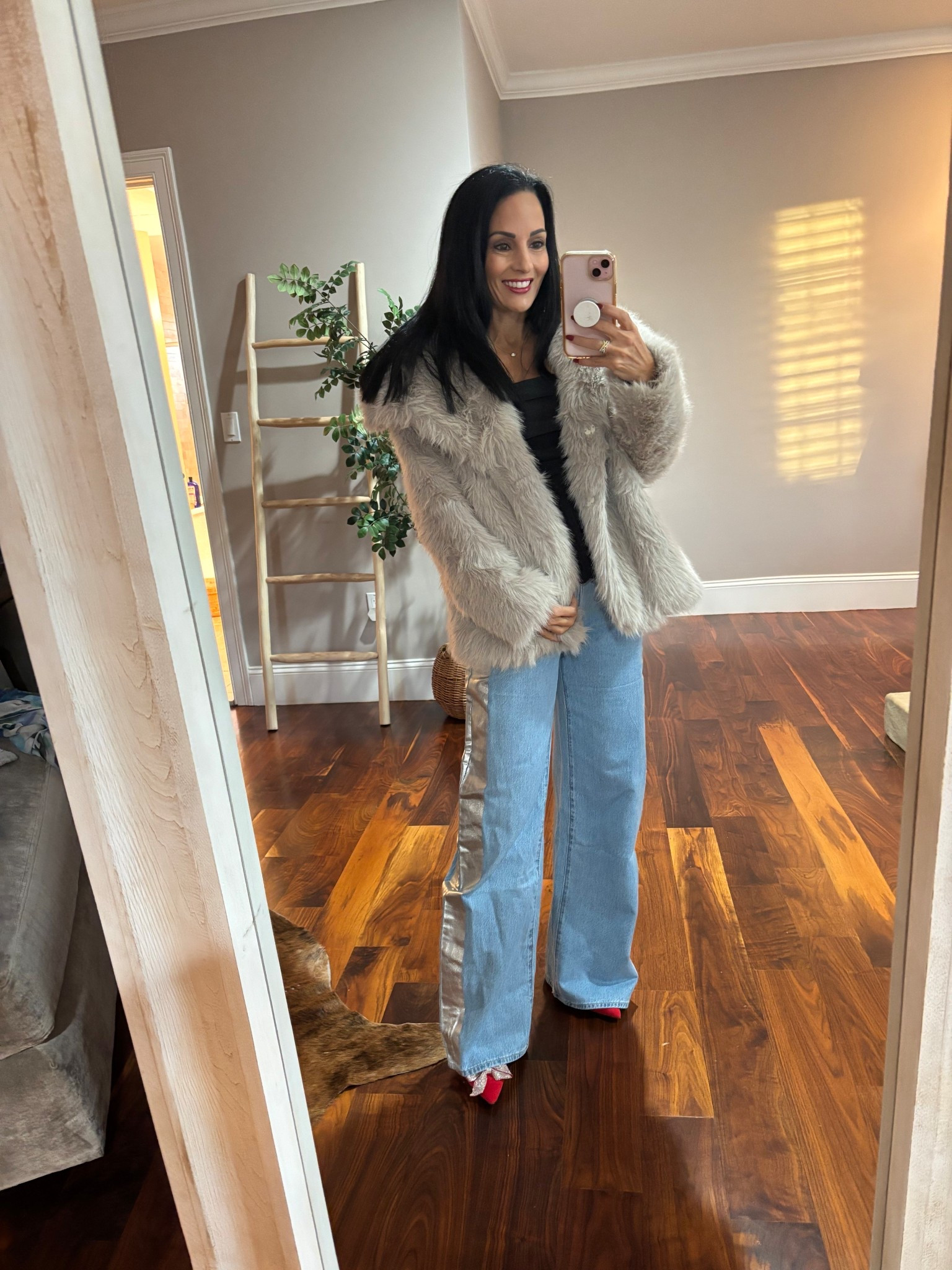 A casual jean look with a touch of festive


#LTKFindsUnder50 #LTKOver40 #LTKHoliday