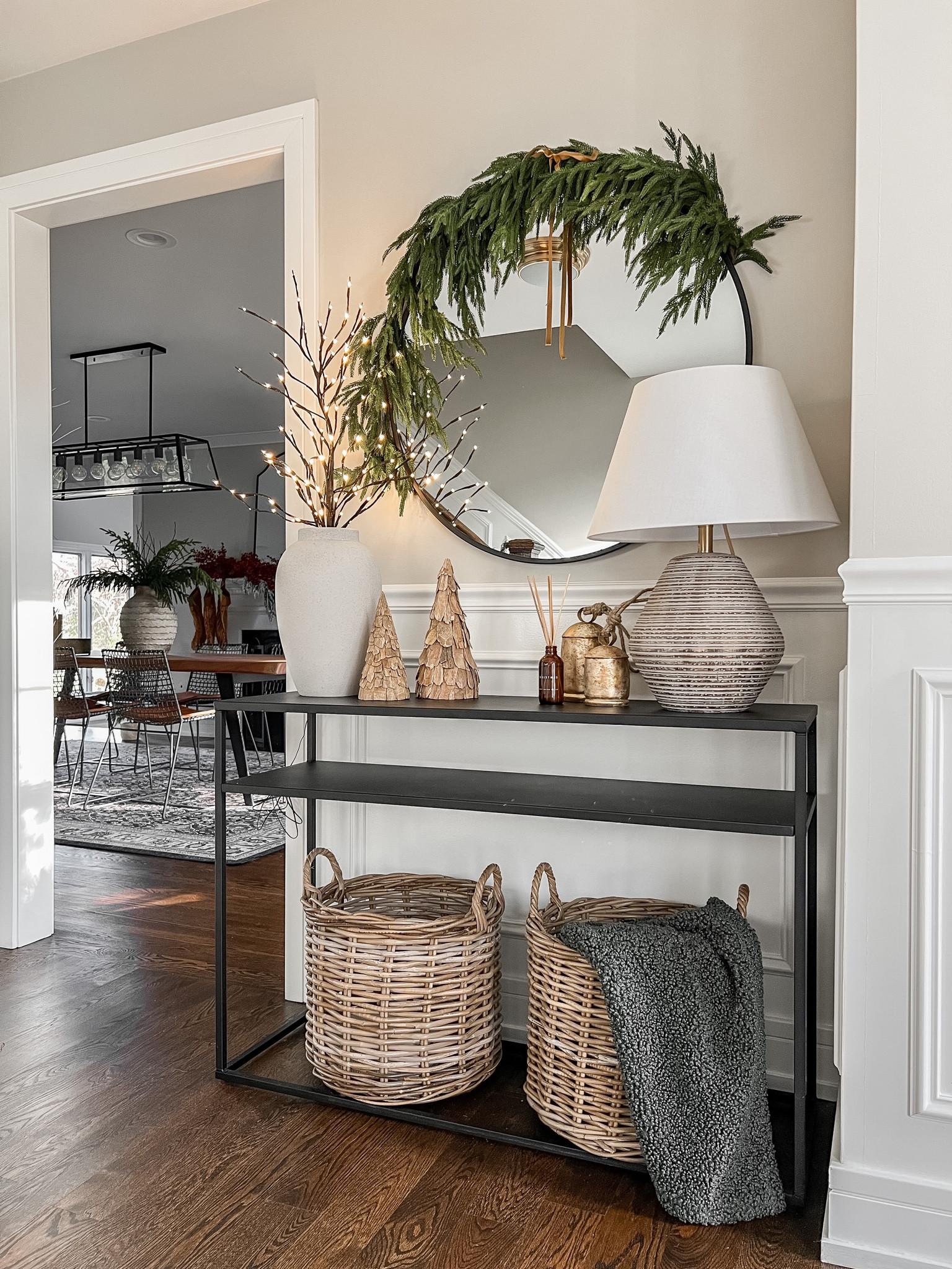  Christmas holiday entryway console table styling!

#LTKSeasonal #LTKhome #LTKHoliday