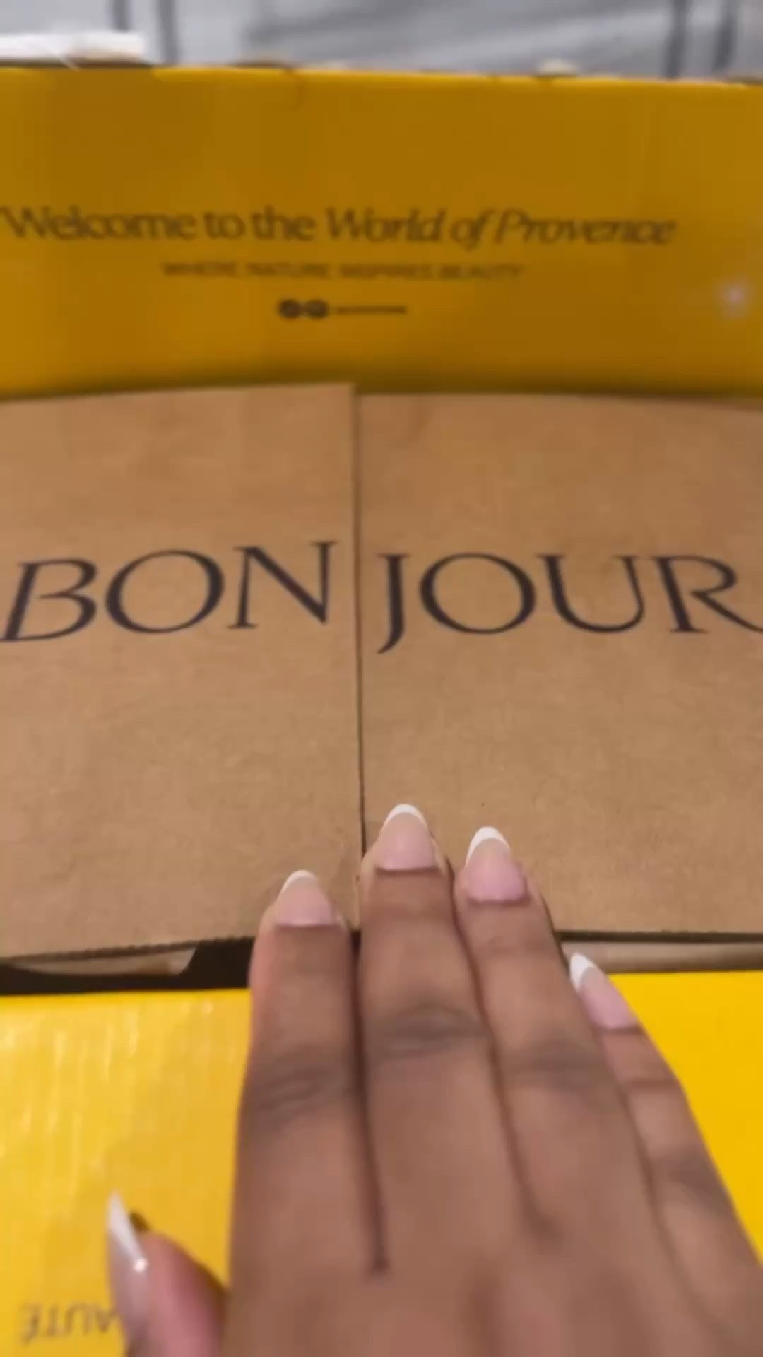 How do you even explain? . . . You don’t, you just experience. 

#loccitaine #unboxing

@loccitane
