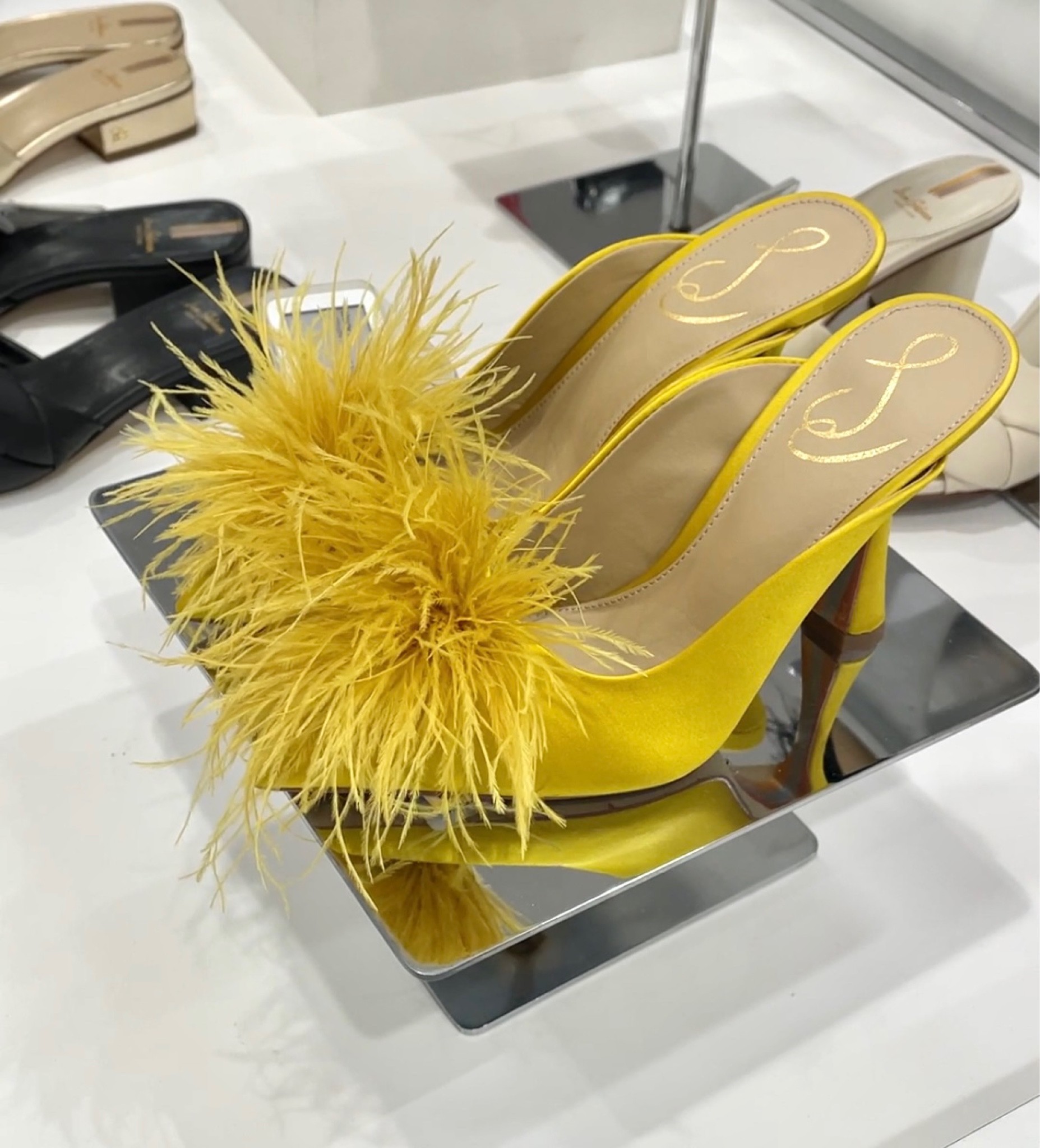 #shoes #feathers #mules #pompom #mustardshoes #mustardheels #datenight #boa #girlyheels #feathermules #featherheels #sexyheels #specialoccasion

#LTKshoecrush