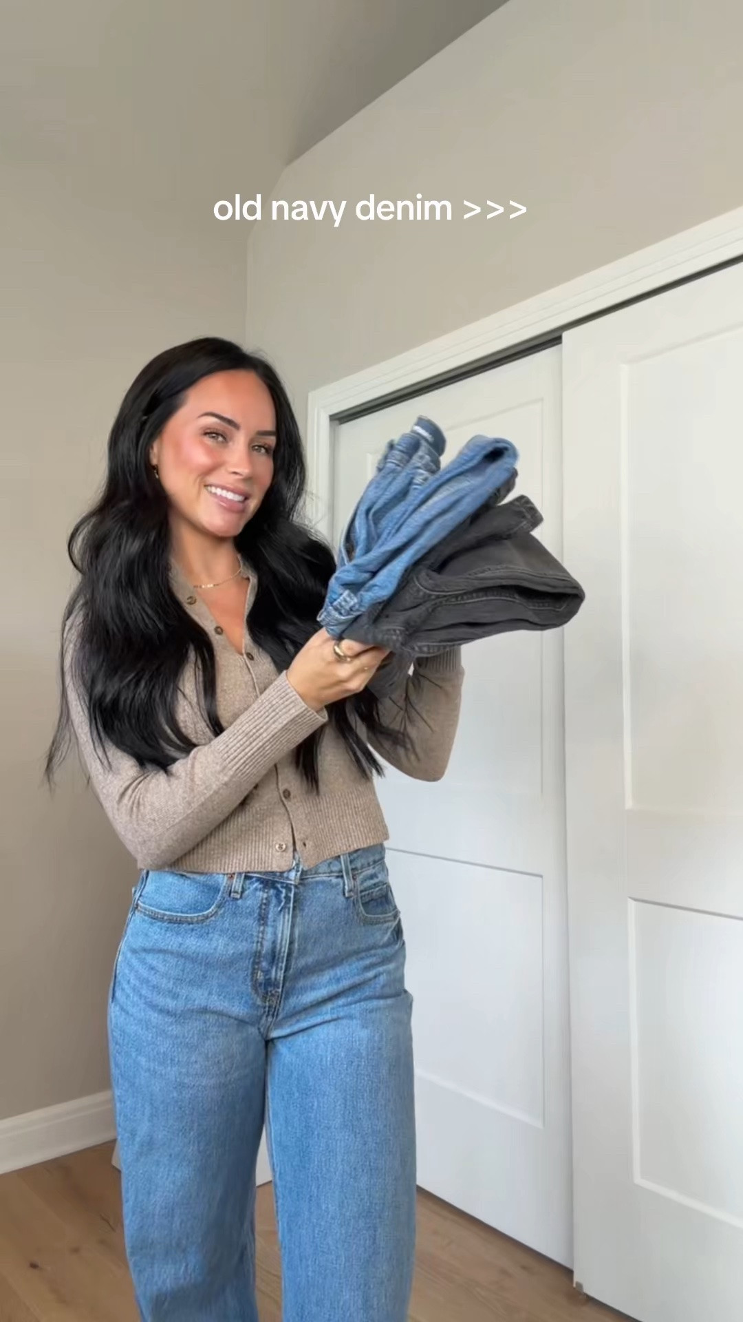 Old Navy denim try-on 👖 Sharing 3 pairs I’m loving right now! Comfortable, affordable, and the perfect clean denim with no distressing. Easy to dress up for date night, wear to a casual work event, or style for everyday. ✨


#OldNavyPartner #OldNavyStyle #DenimTryOn #FallDenim #DenimStyle @oldnavy