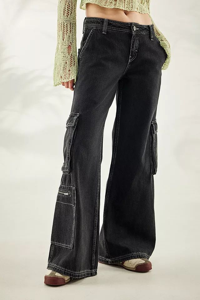 BDG Black Low-Rise Cargo Jeans | Urban Outfitters (EU)