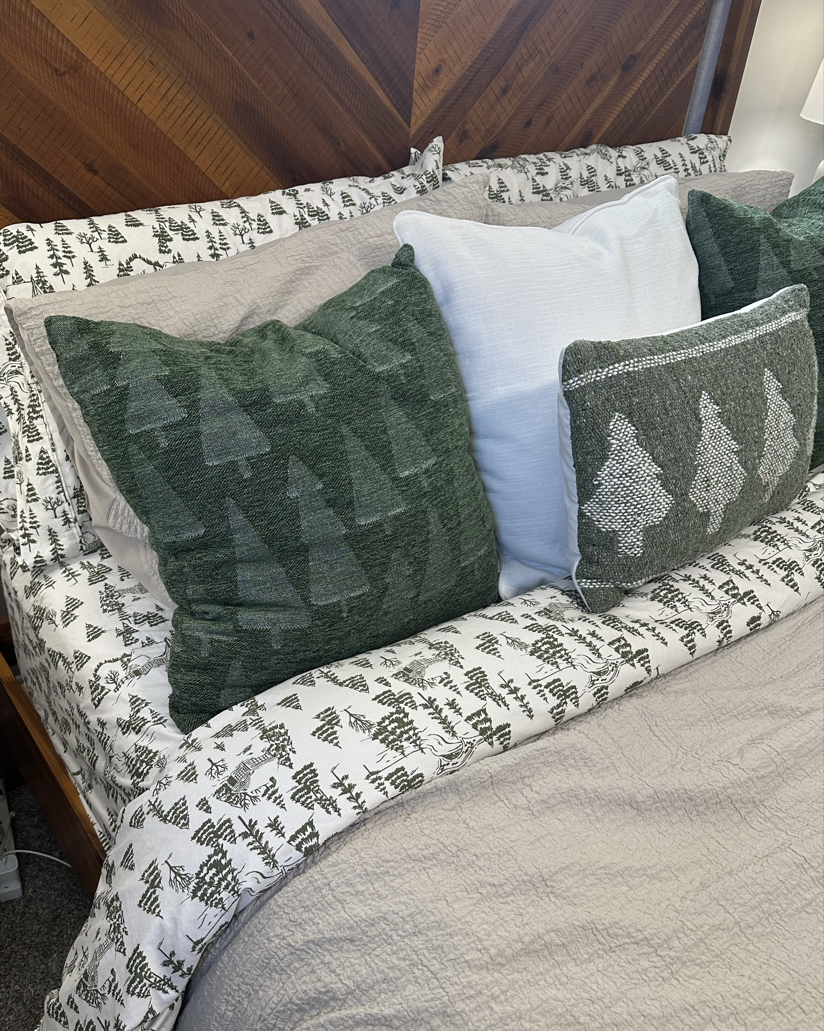 The viral target Christmas sheets are PERFECT! 

#LTKGiftGuide #LTKSeasonal #LTKHoliday