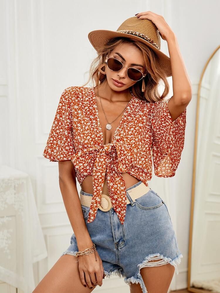 Ditsy Floral Knot Front Butterfly Sleeve Top | SHEIN