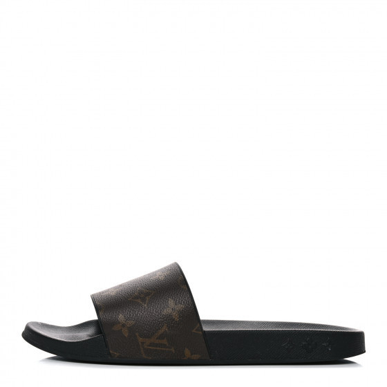 LOUIS VUITTON

Rubber Monogram Mens Waterfront Mules 8.5 | Fashionphile