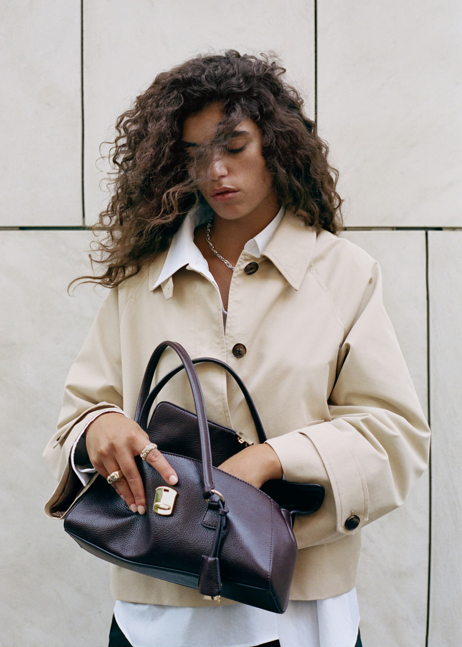 Oversize-Kurztrench mit LaschenAktueller Preis [€ 69,99]€ 69,99 | Mango EU