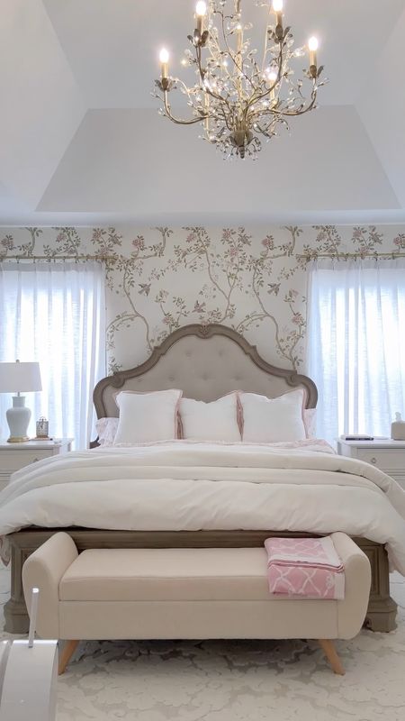 Bedding details and bedroom decor 💕🫶🏼 
Serena and lily 
Floral wallpaper 
Duvet cover

#LTKhome #LTKsalealert #LTKVideo