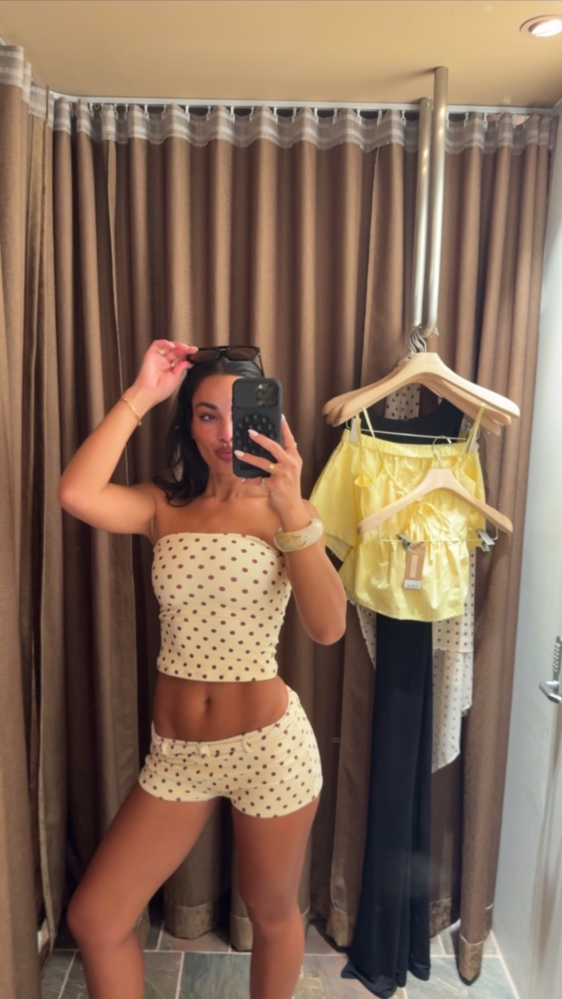 I’m wearing size XS in the top and M in the shorts 