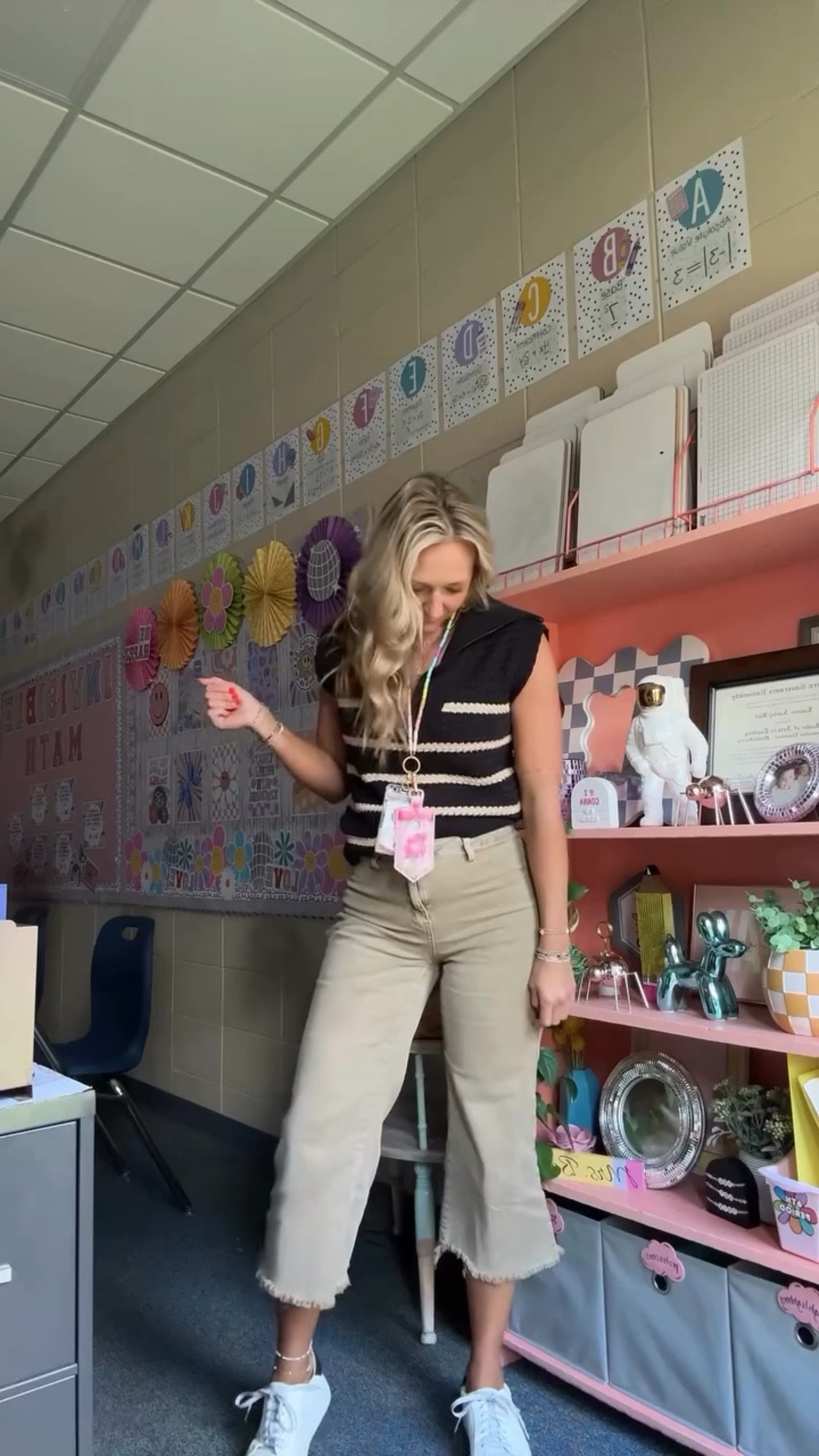 Day 4 of 30 Days of Teacher Outfit Inspo! 🍎 #teachersofinstagram #teacheroutfitideas #teacheroutfitinspo #middleschoolteacheroutfits #coolteacheroutfits