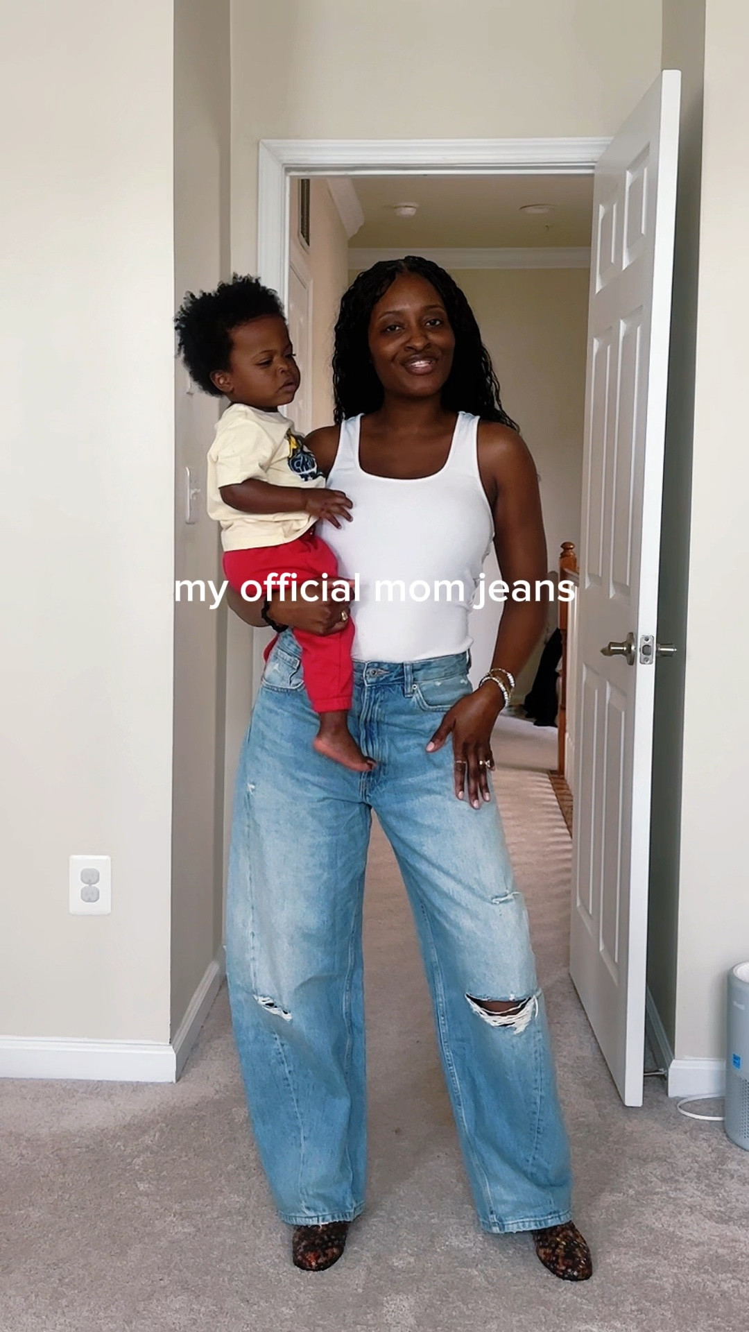 My new favorite go to jeans. Mid rise baggy barrel jeans. Comfortable and chic! I’m wearing my normal size but size down if you want a tighter look

#LTKmomlife
