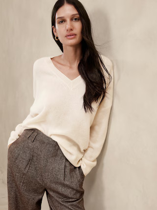 Caro Lightweight Cashmere V-Neck Sweater | Banana Republic (US)
