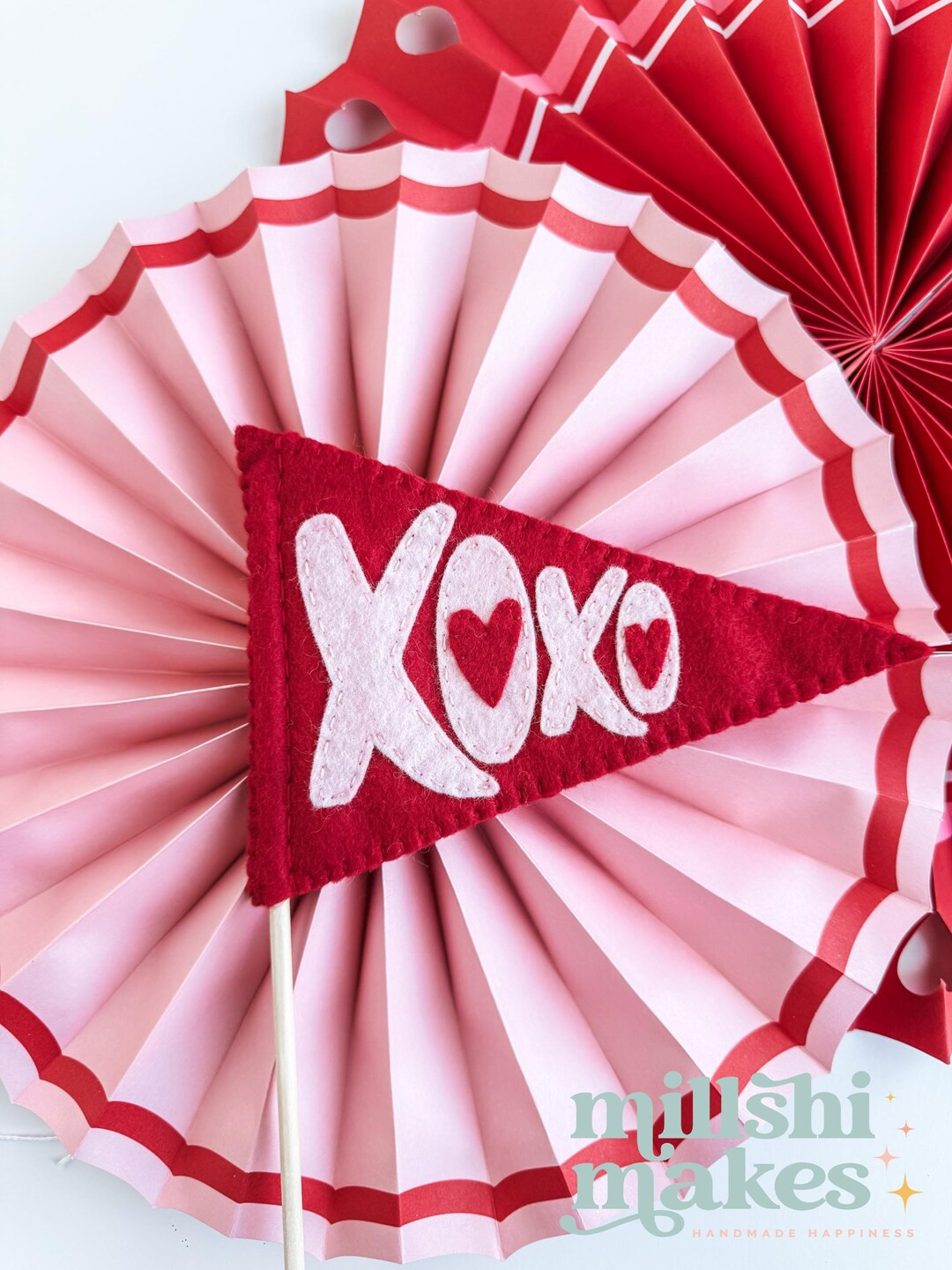 Handmade Felt Valentine’s Day Flag, XOXO Flag With Hearts - Etsy | Etsy (US)