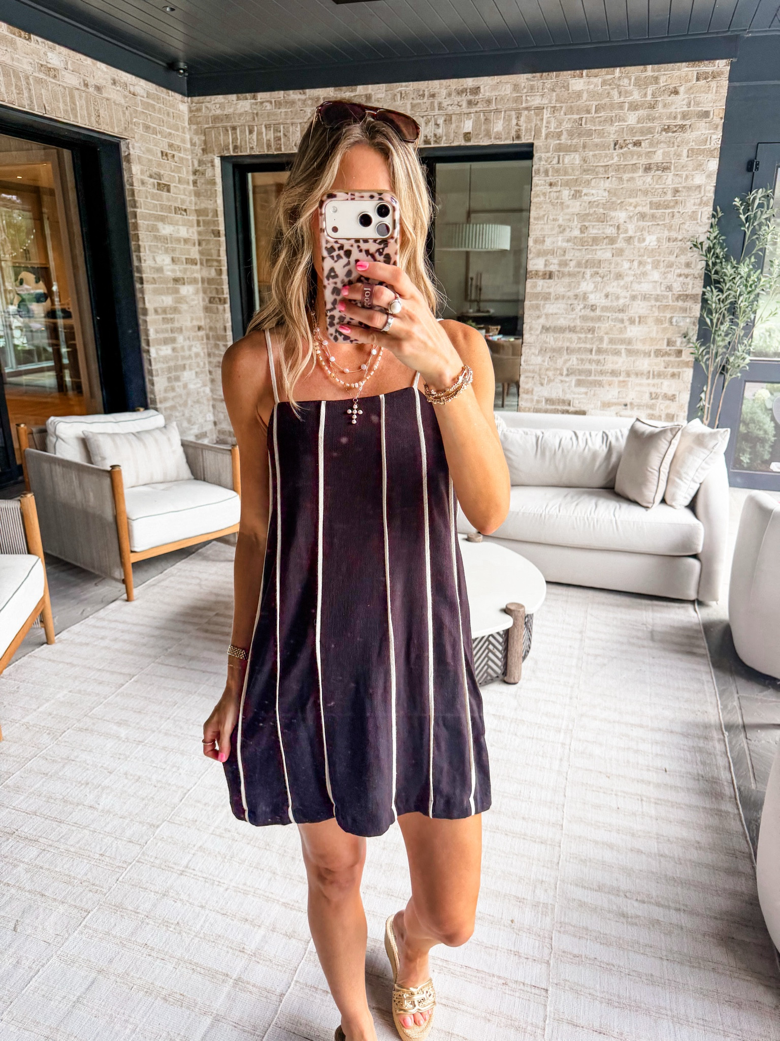 🖤🤍 lightweight and linen

#LTKgrwm #LTKootd #LTKSeasonal