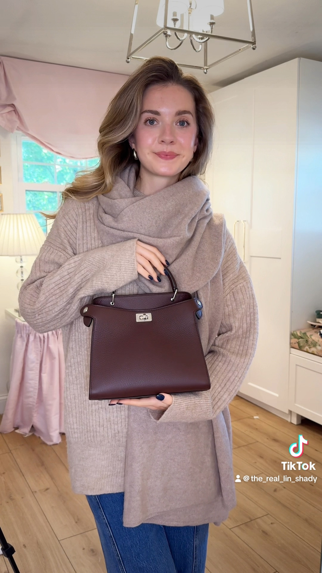 🐆 sweater is old h&m but I’ve linked similar!

🐆 renting the jeans via rent the runway but they’re current so I could link

🐆 shoes are old Zara but linked similar 

🐆 bag is Michino Paris mini lutece in “prune"

#LTKVideo #LTKGiftGuide #LTKSeasonal