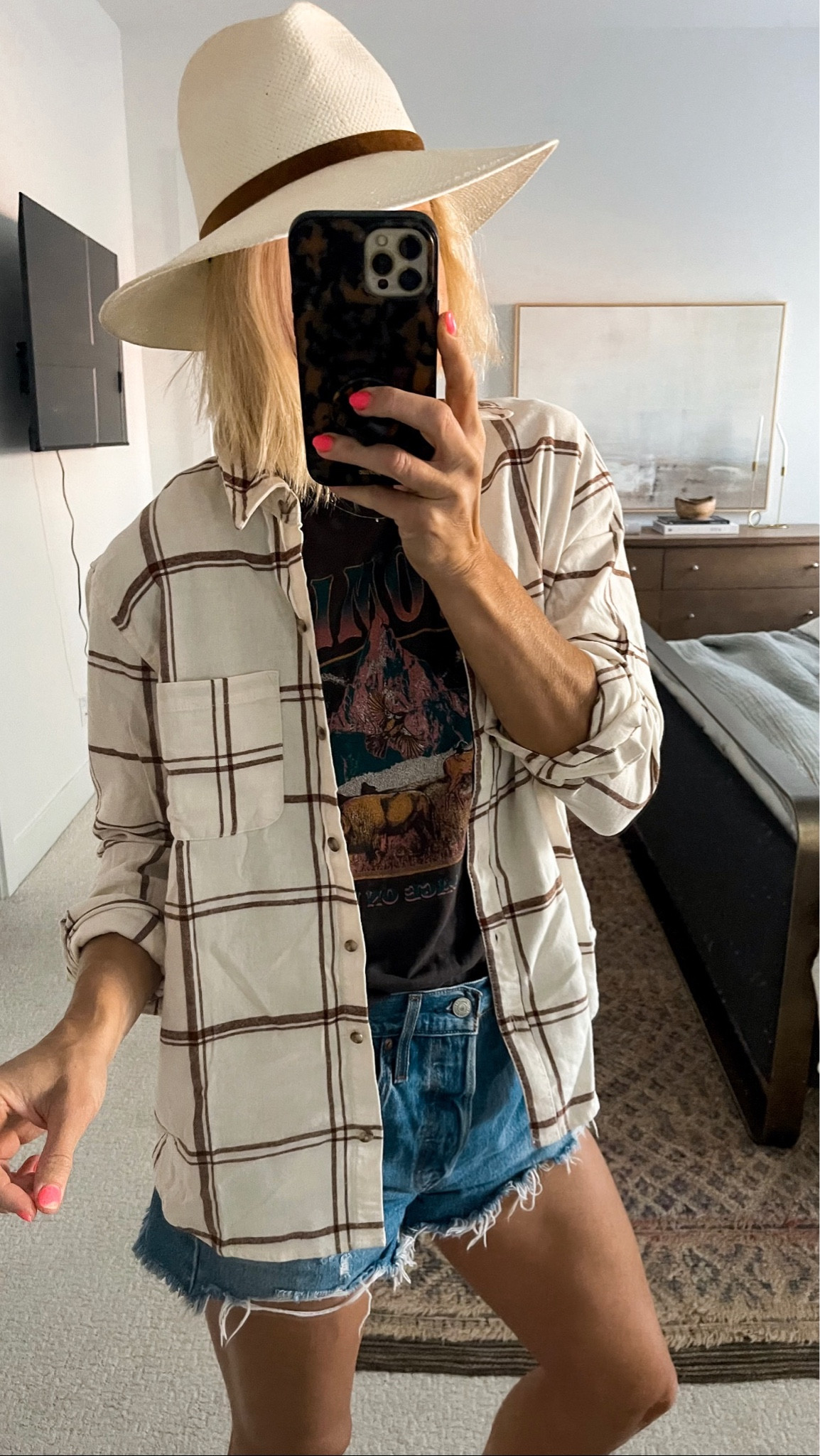 Flannel + graphic tee + cut off Levi’s to finish up summer.  Everything runs TTS.
T shirt: size M (size up for oversized fit)
Flannel: size M (size up for oversized fit)
Shorts : size 28 ( worn loose)
#targetstyle


#LTKSeasonal #LTKstyletip #LTKunder50