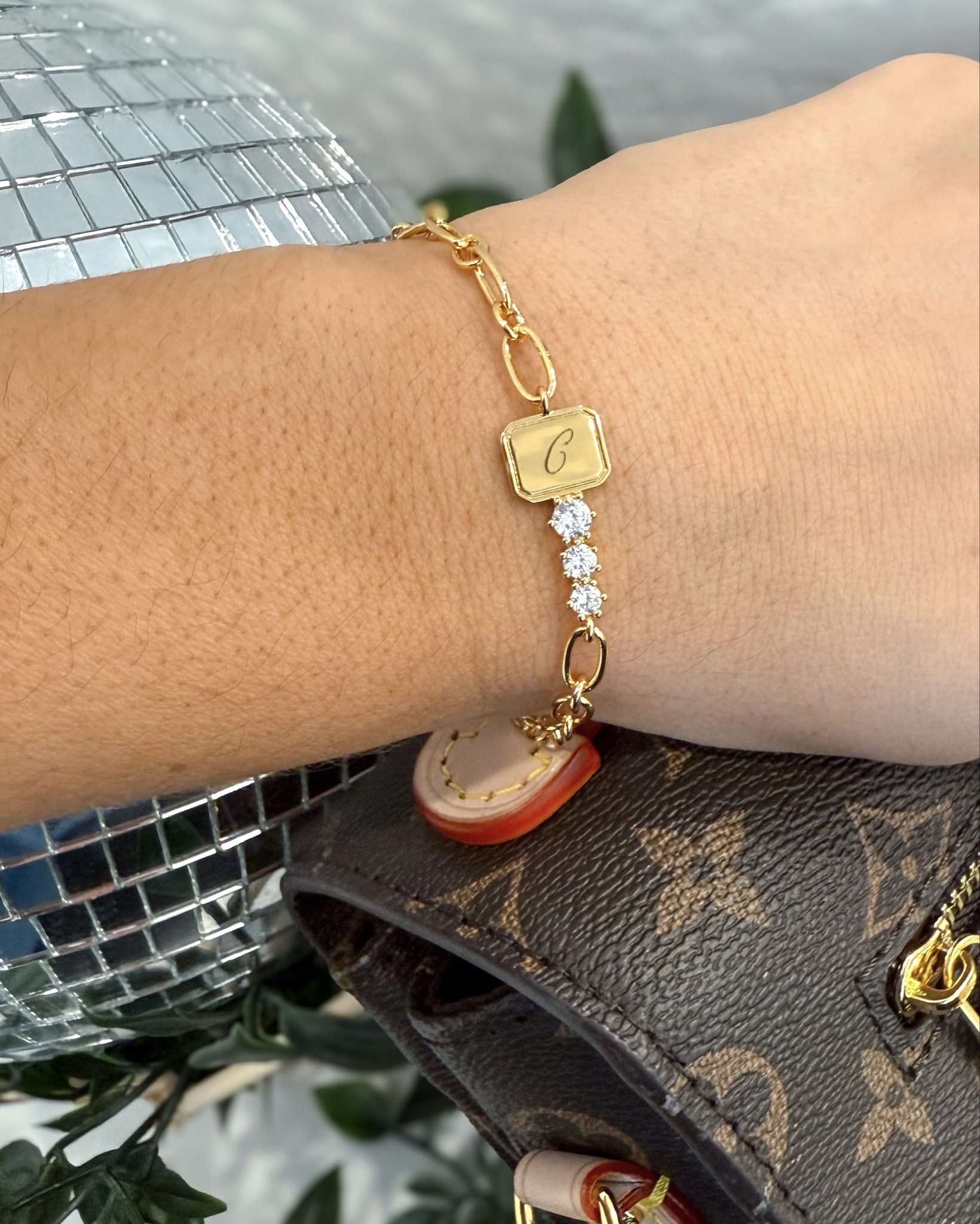 @ahavajewels has the most unique & meaningful custom engraved pieces…how stunning is this one? ✨ This is the Hazel Custom Engraved Key bracelet from The Forever Engraved collection & I had it engraved with a “C” for Christina. I normally would do my kiddos initials or my family initial. This year I’m working towards self-empowerment & leaning into my own intuitions while manifesting my goals. Now everytime I look at my bracelet it’s a beautiful little reminder. It turned out gorgeous. ✨👌🏼

#Ahava #ad #Gift #bling #gold #custom #engraved #luxe 

#LTKStyleTip