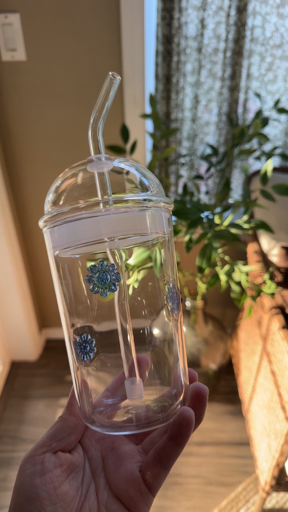 Floral glass cup with lid and straw