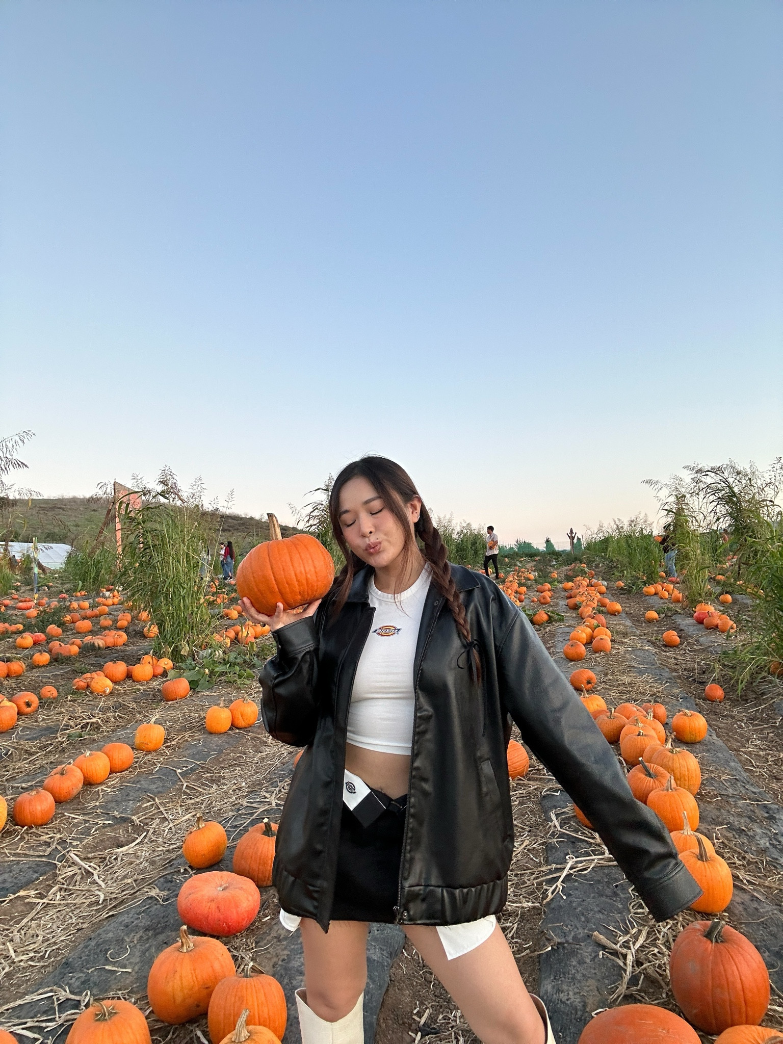 fall outfits inspo 🎃

COPIT20 for 20% off on City Beach

jacket: glassons black oversized faux leather jacket M
top: dickies logo baby tee M 
bottom: dickies 874 mini skirt US 6


#LTKstyletip #LTKSeasonal #LTKHalloween