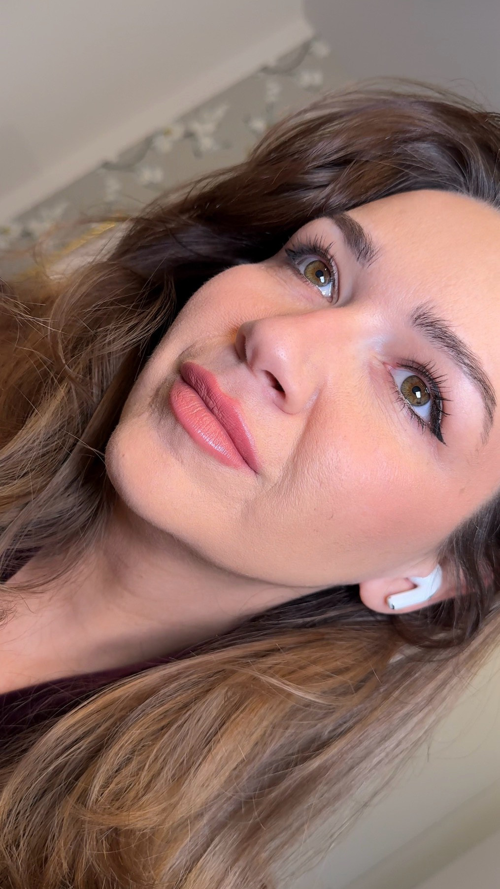 I often get asked how i do my makeup so I finally stepped out of my comfort zone and recorded this 🥰 - it’s not revolutionary nothing crazy, but this is literally how I do my make up whenever I have a full day I need to last! 

On lighter days, I would do this minus the foundation and the liquid liner 🎀✨🤍￼￼

Nars concealer | Creme Brûlée
Fit Me Foundation | 118
ELF contour | Vacay Mood
Patrick Ta Blush | Not too much
Liquid Hilighter | Aura 
Maybelline Brow Pencil | Black Brown 
NYX Brow Liner | Black 
SWEED mascara | Dark Brown 
Revlon Lip Liner | Dusty Rose 
Lipstick MAC | Honey Love
Lip Mask Tatcha 
Eyeliner One Size | Black
Nyx Brow Pen | Brunette 