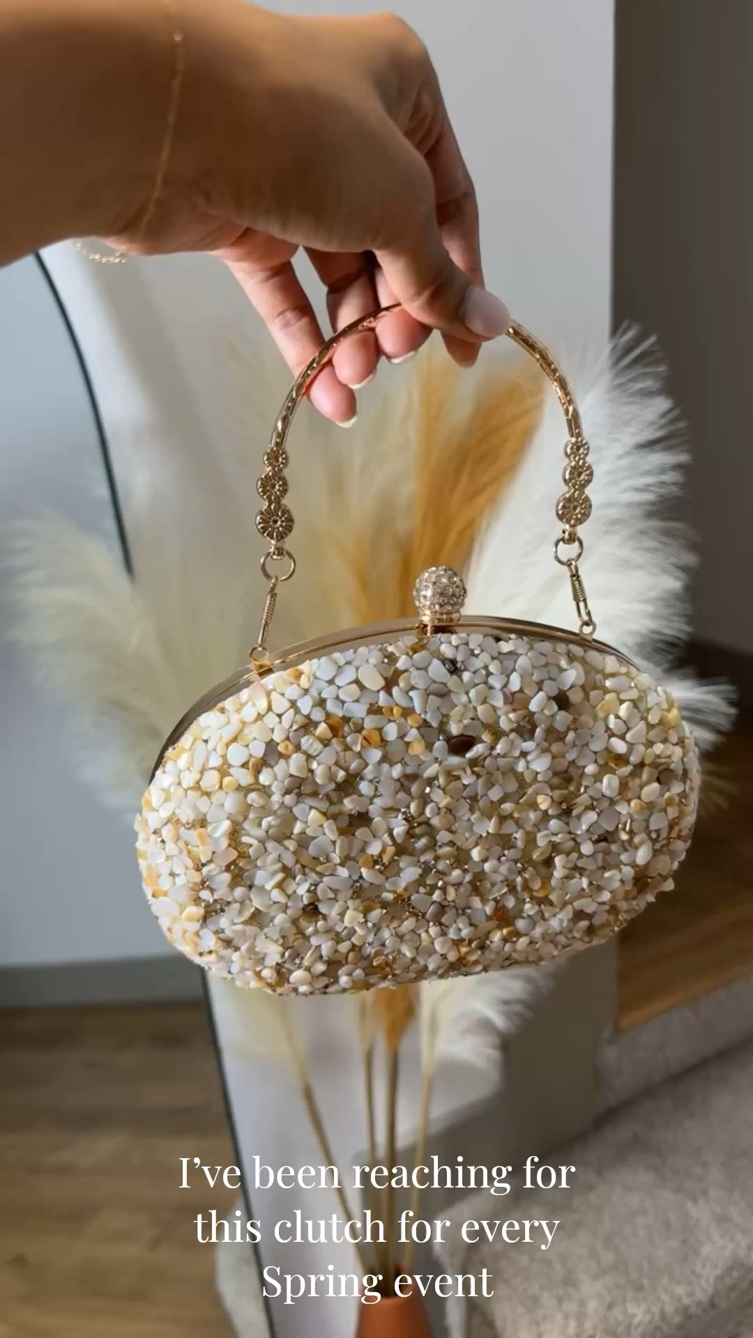 The @Chicwish beaded clutch that I’ve been taking to all of the Spring events lately! Matches everything and is definitely a conversation starter 💫

Clutch formal wedding guest evening spring bag beaded clutch gold glitter glam elegant 