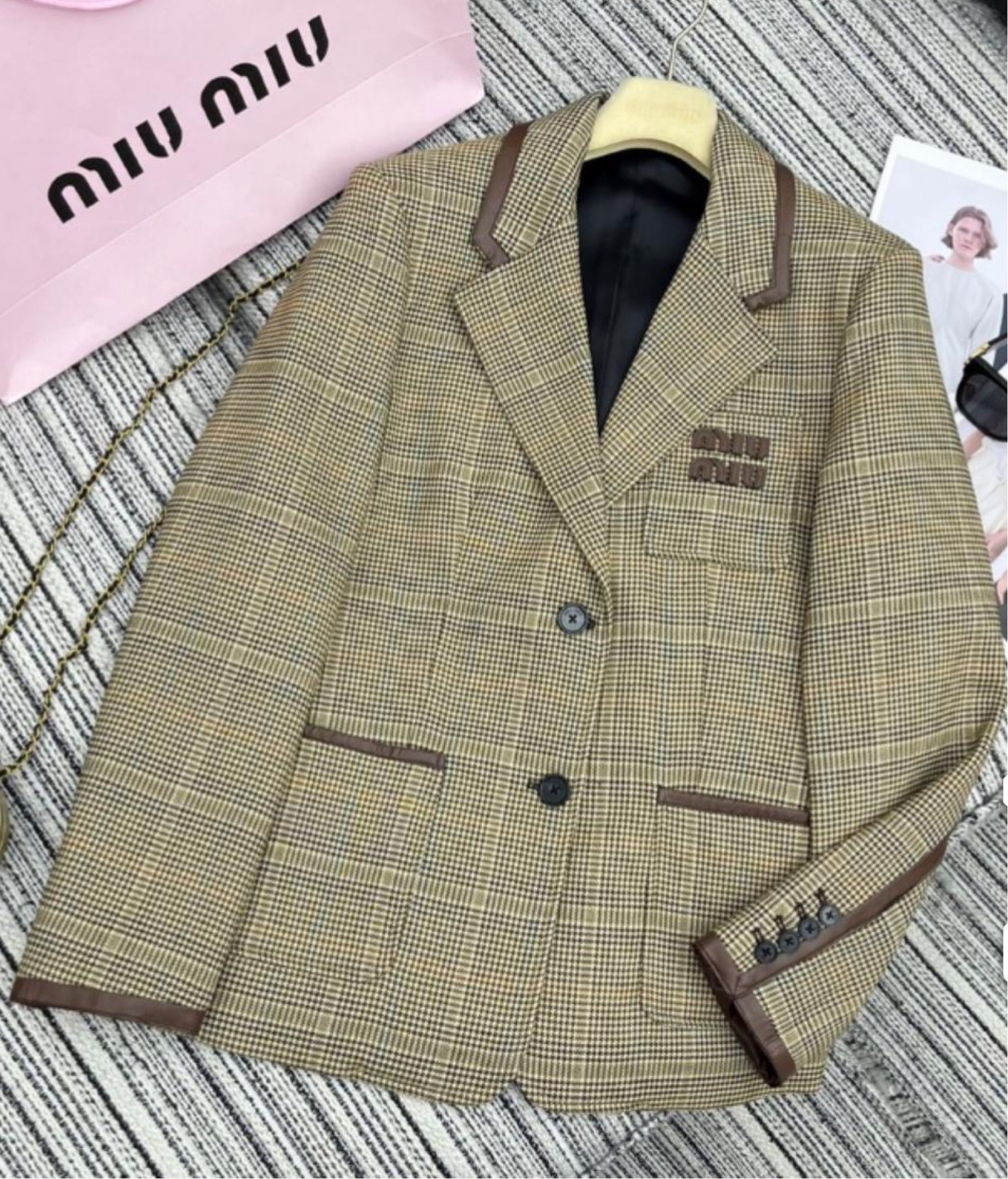 Houndstooth 

#LTKFindsUnder100 #LTKGiftGuide #LTKWatchNow