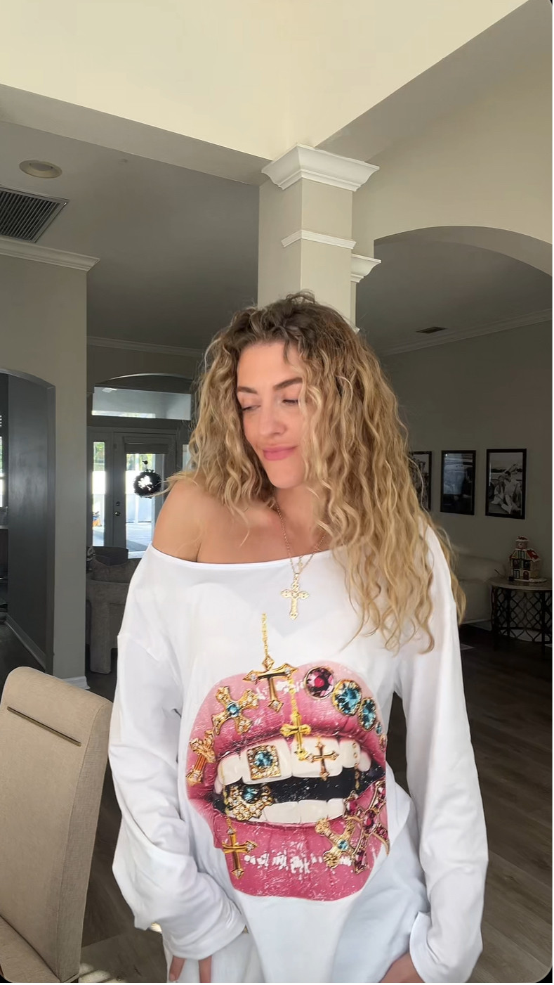 graphic long sleeve off shoulder 

 