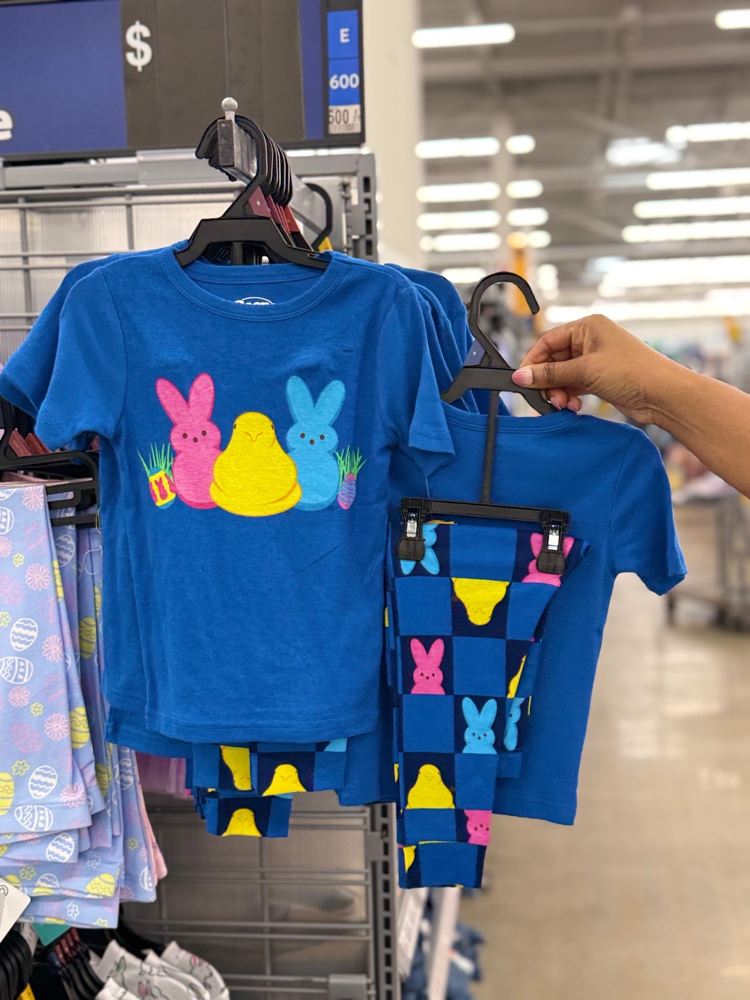 These peeps outfits are so cute! 