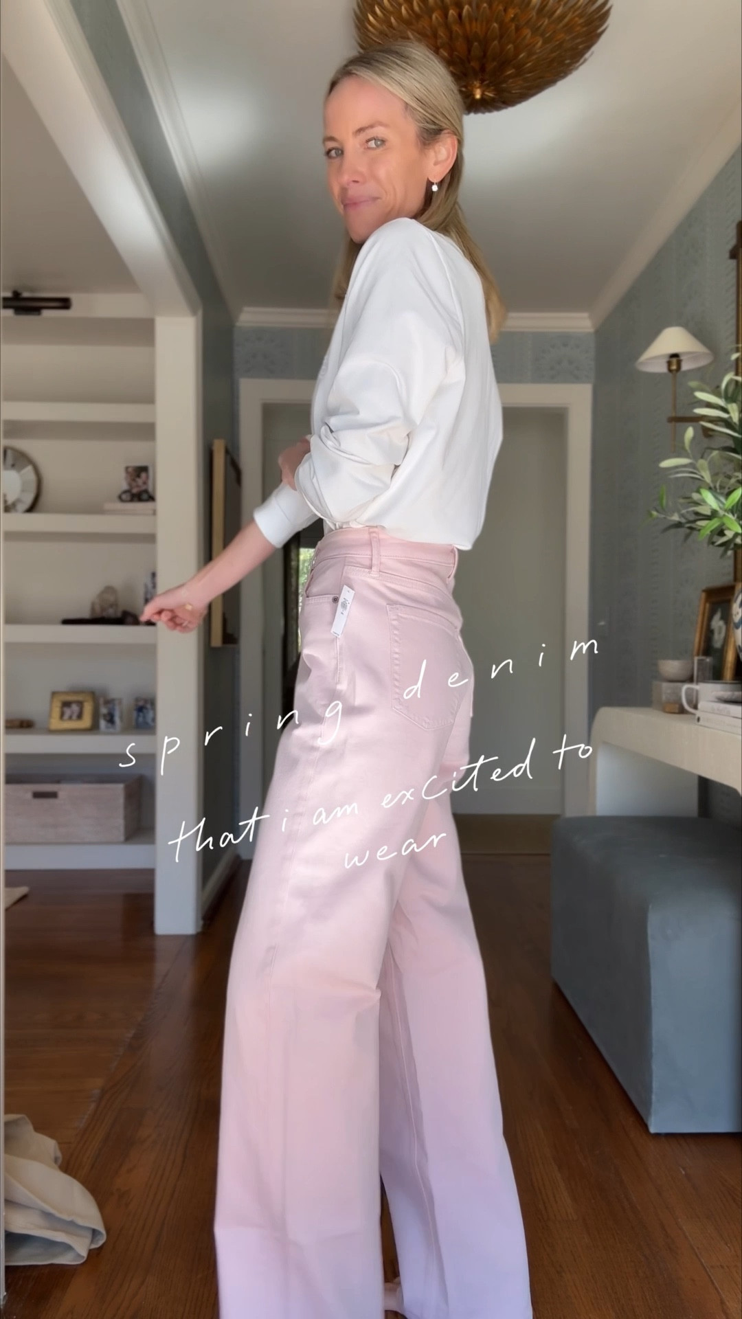 These jeans! All perfect for spring. Putting my favorite spring jeans right now here!
Sizing :
Pink old navy 2 tall 
Mother 25 ( size down one ) 
Madewell 26 tall 
26 Silverlake white jeans 
26 Agolde 
