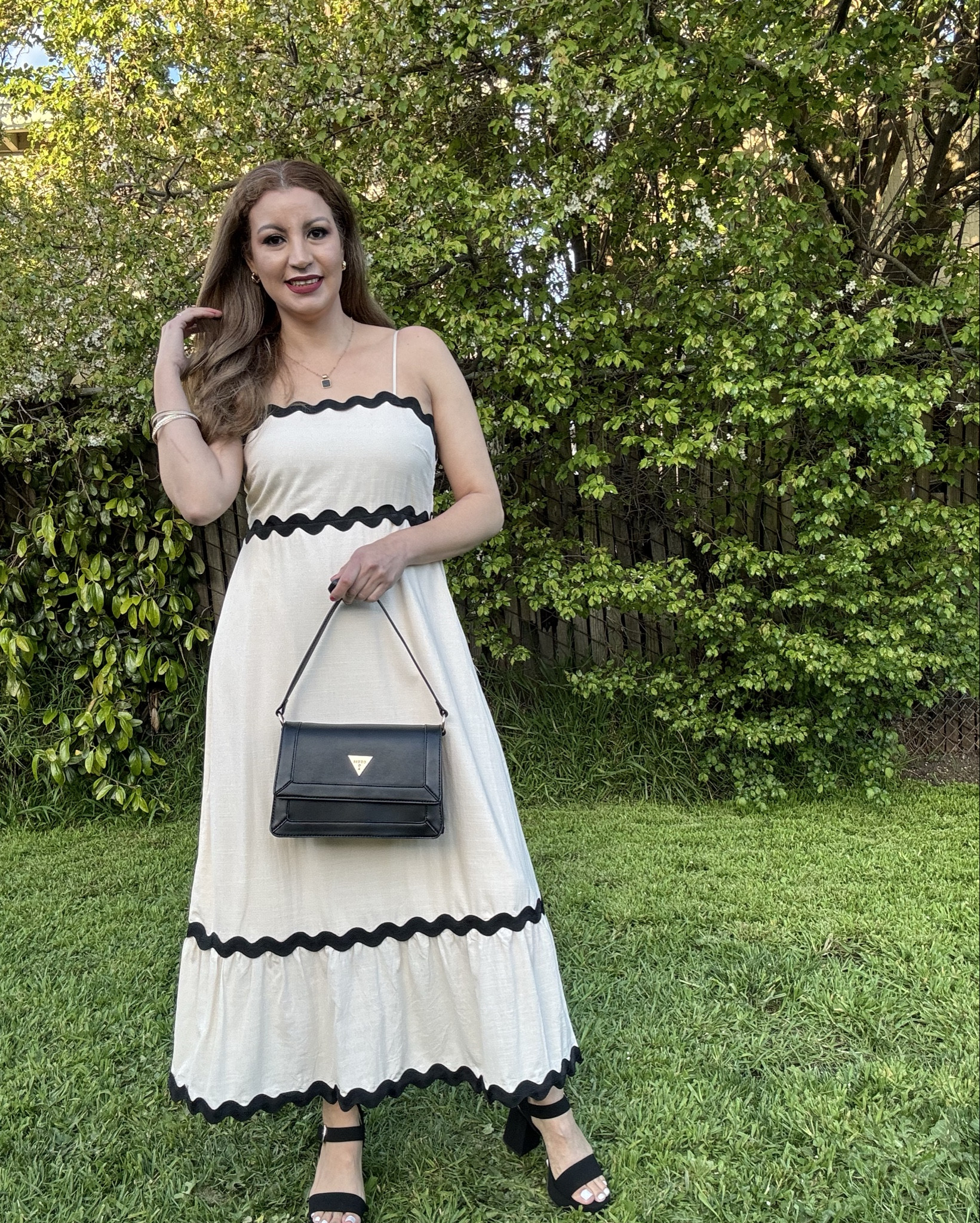 ZESICA Vestido de verano 2024 con tirantes delgados, sin mangas, espalda descubierta, con encaje fruncido, acampanado, vestido midi
600+ comprados el mes pasado.
Size:M

#LTKStyleTip #LTKSeasonal #LTKWedding