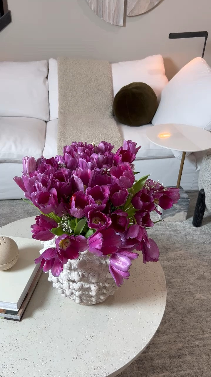New spring decor video out on YouTube (lovely at home) 

Spring decor, coffee table styling, vase, throw pillows, coffee table, RH cloud sofa styling 

#LTKstyletip #LTKfamily #LTKhome