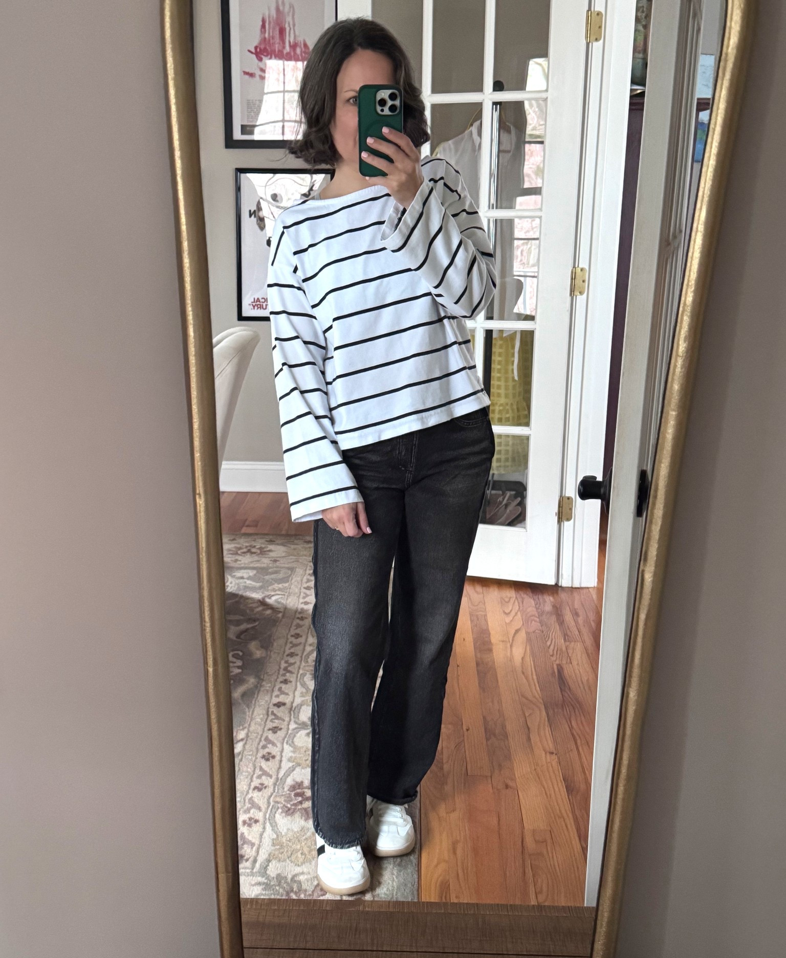 Comfortable mom on the go outfit today 🖤

#LTKmomlife #LTKOver40 #LTKdayinmylife