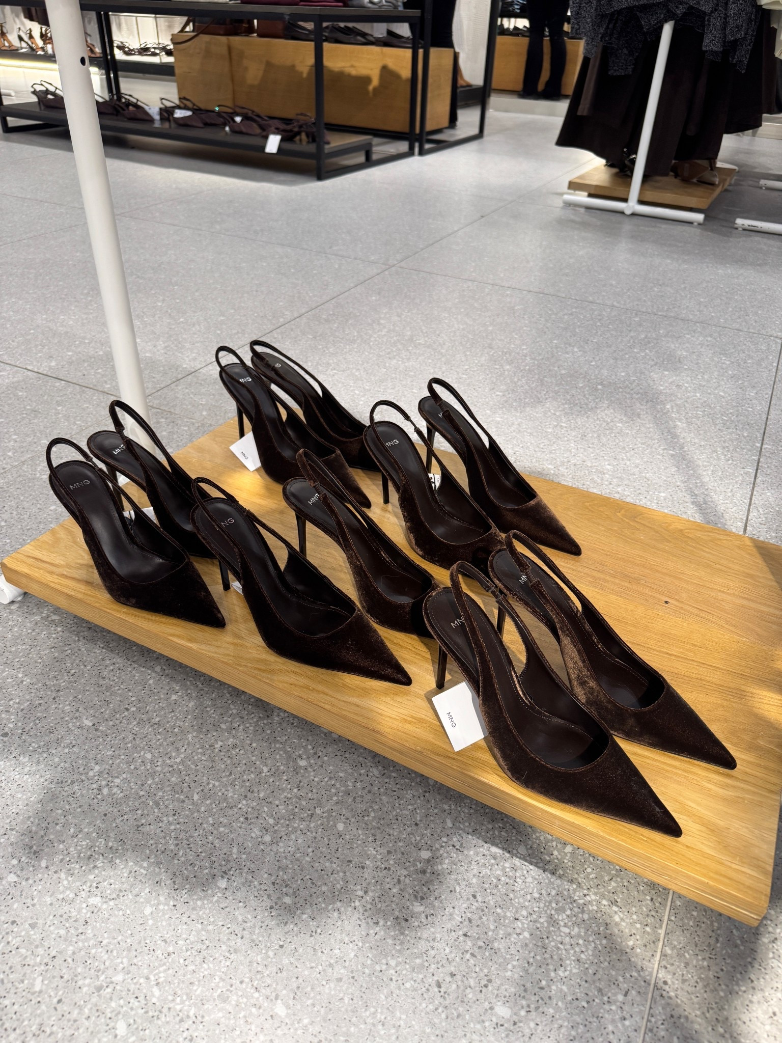 The most perfect brown velvet heels for the festive season 🤎✨

Heel, mango, velvet, sling back, festive, Christmas, Christmas party 

#LTKshoes #LTKfestive #LTKuk