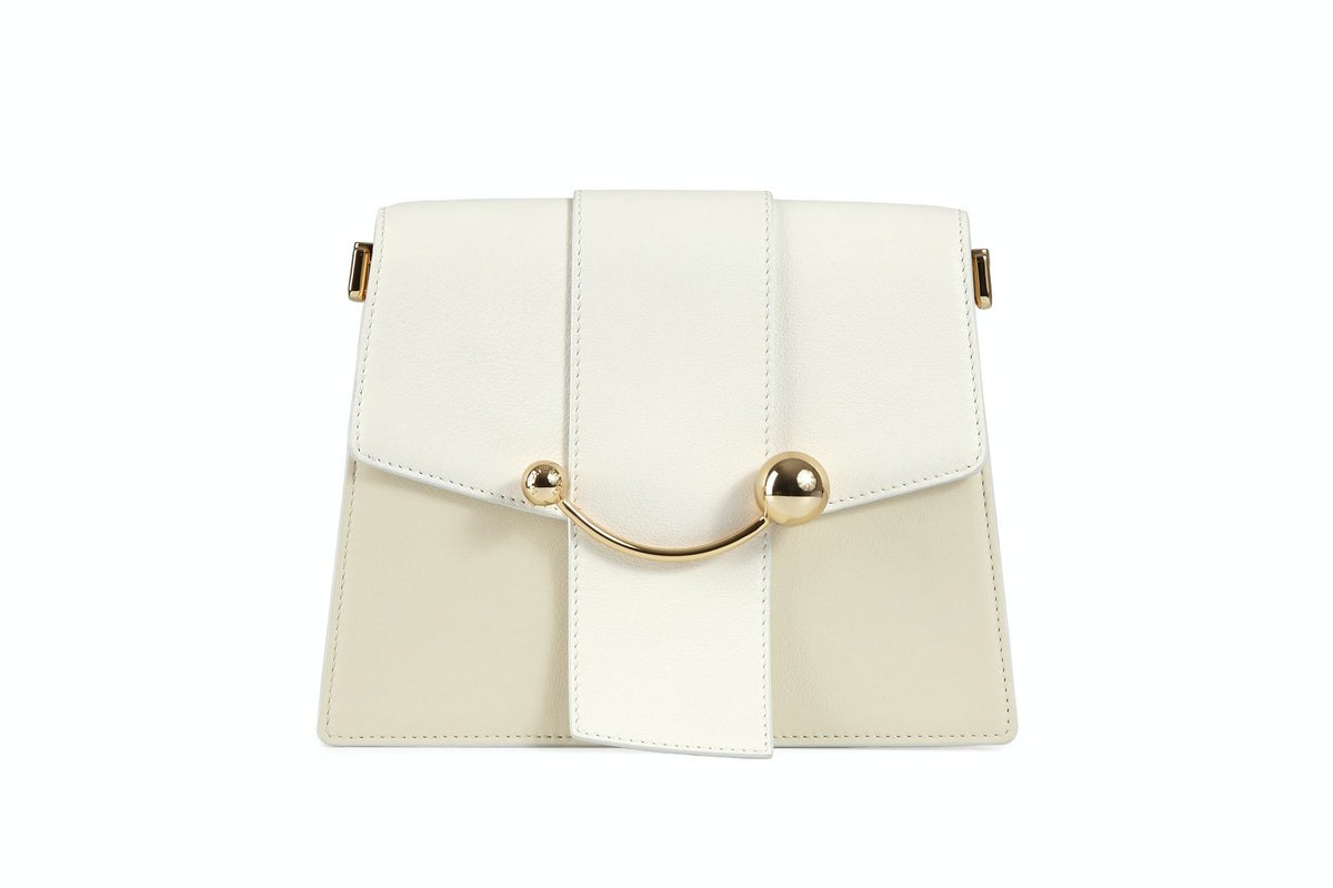 Color:
		
		 Vanilla / Diamond | Strathberry