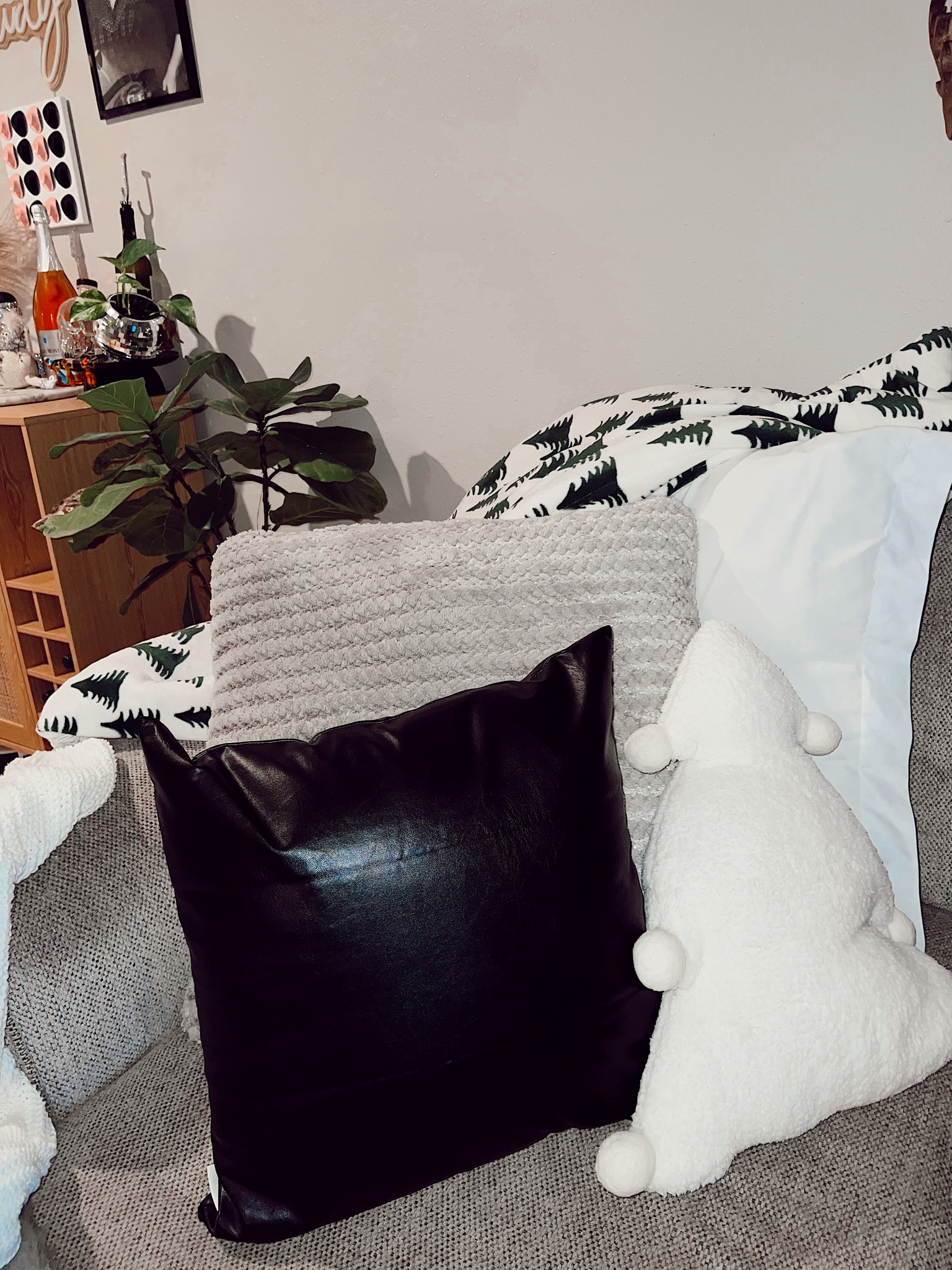 Couch holiday accessories 🎄🛋️

#LTKSeasonal #LTKhome #LTKHoliday